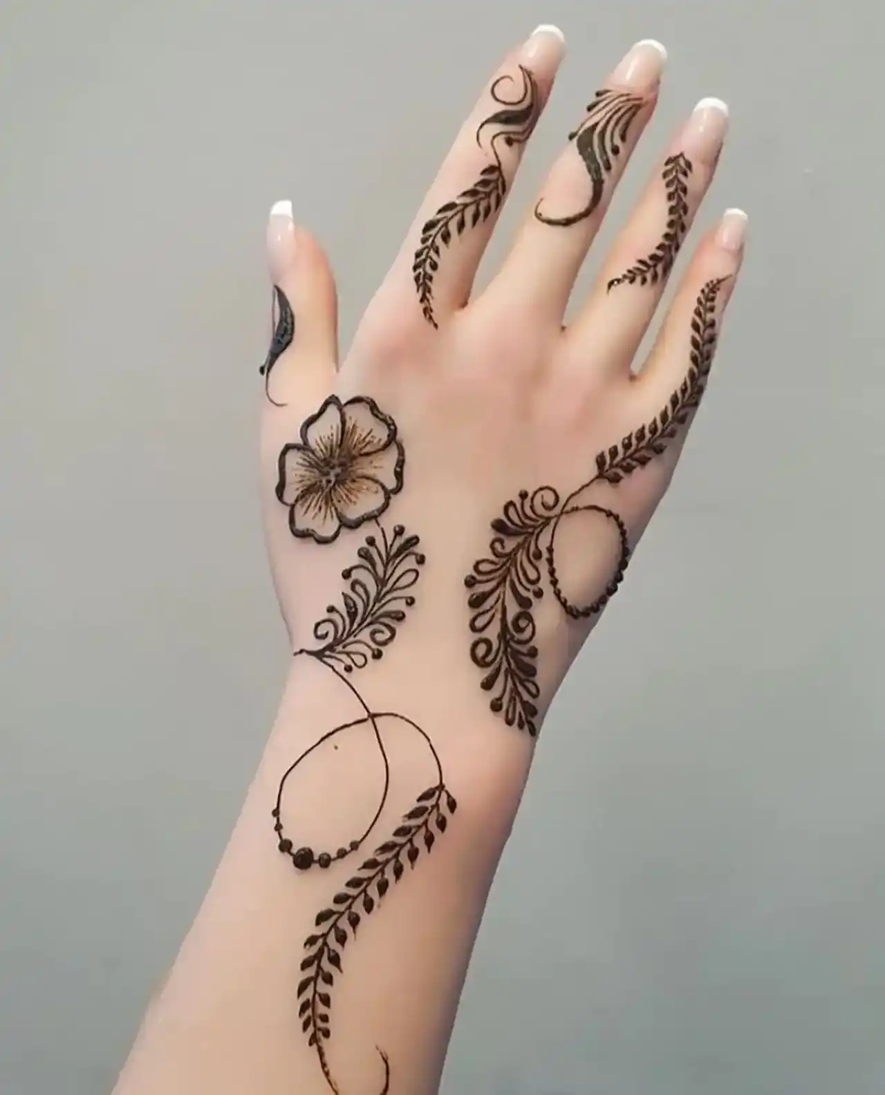 مدل حنا ایرانی + قشنگ ترین و جذاب ترین ایده ها برای طراحی دست و پا با حنا
