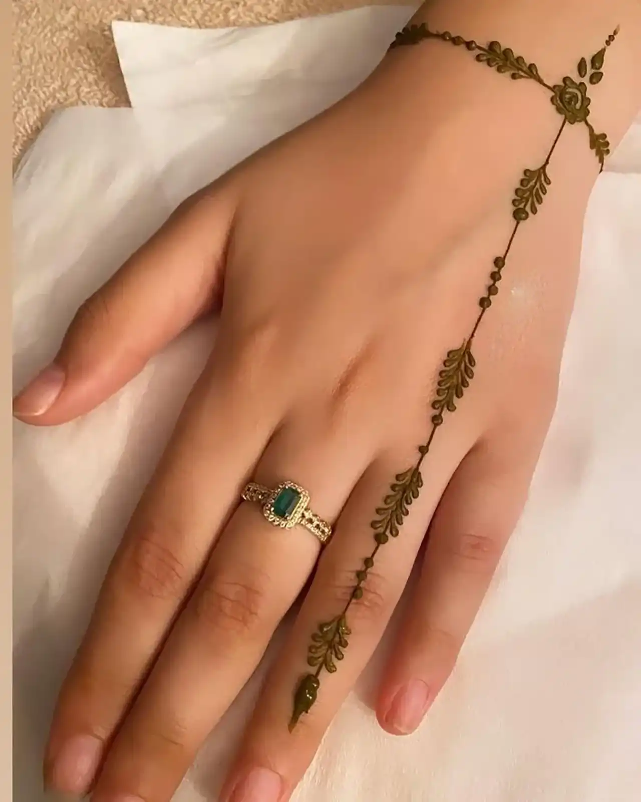مدل حنا اسپرت + استفاده از نقوش حنا بر روی دست و پا مناسب برای هر مناسبت غیررسمی