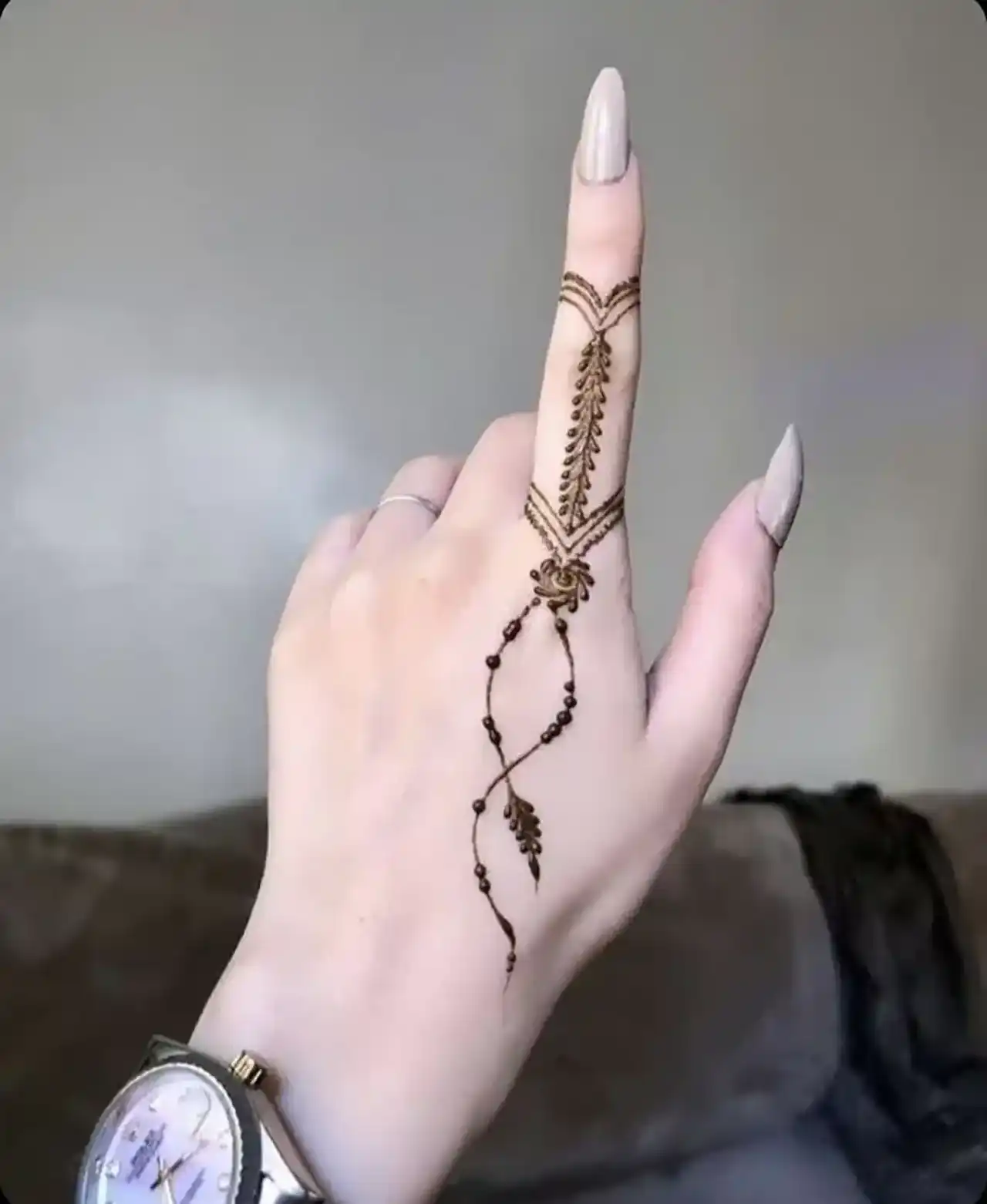 مدل حنا اسپرت + استفاده از نقوش حنا بر روی دست و پا مناسب برای هر مناسبت غیررسمی