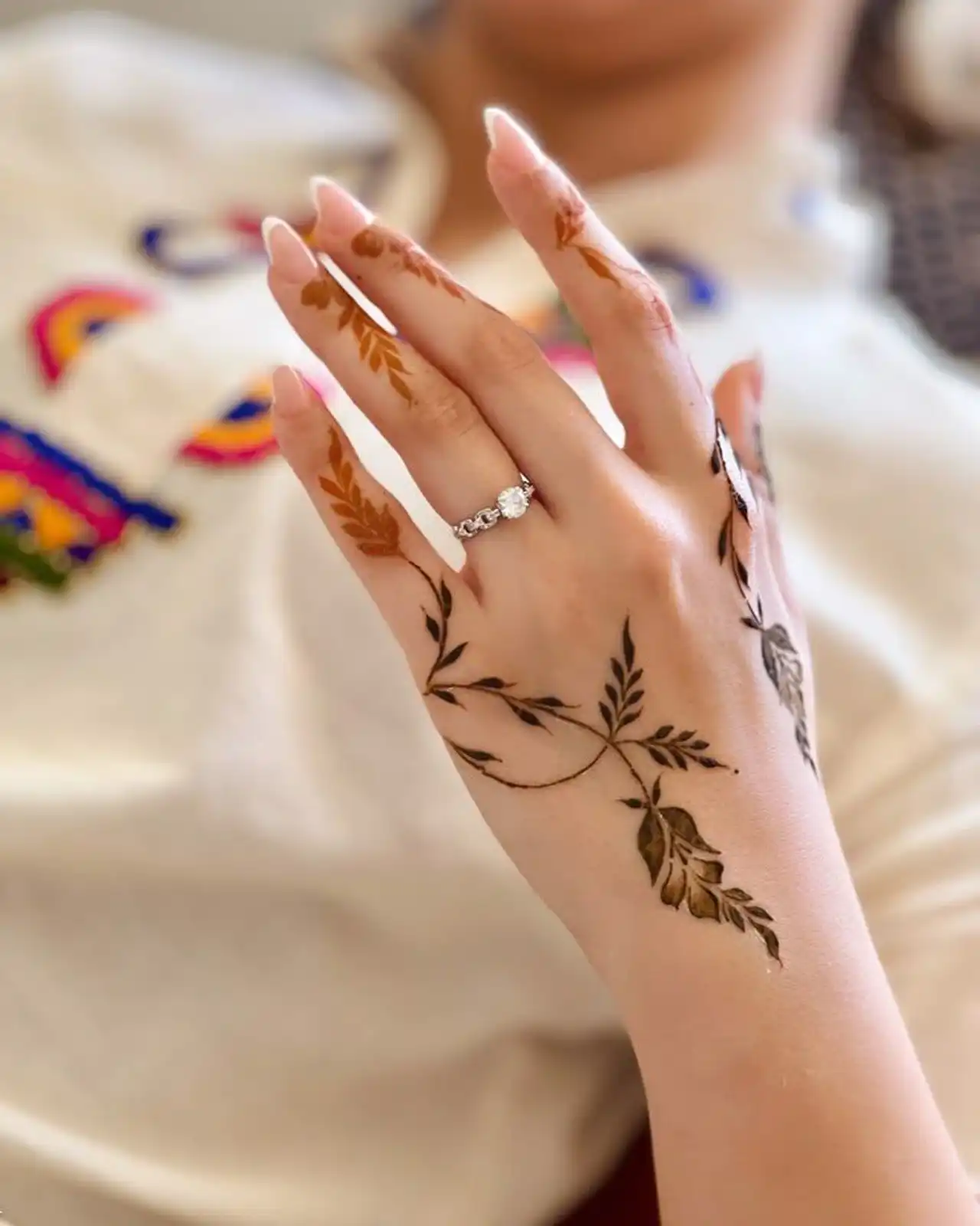 مدل حنا اسپرت + استفاده از نقوش حنا بر روی دست و پا مناسب برای هر مناسبت غیررسمی