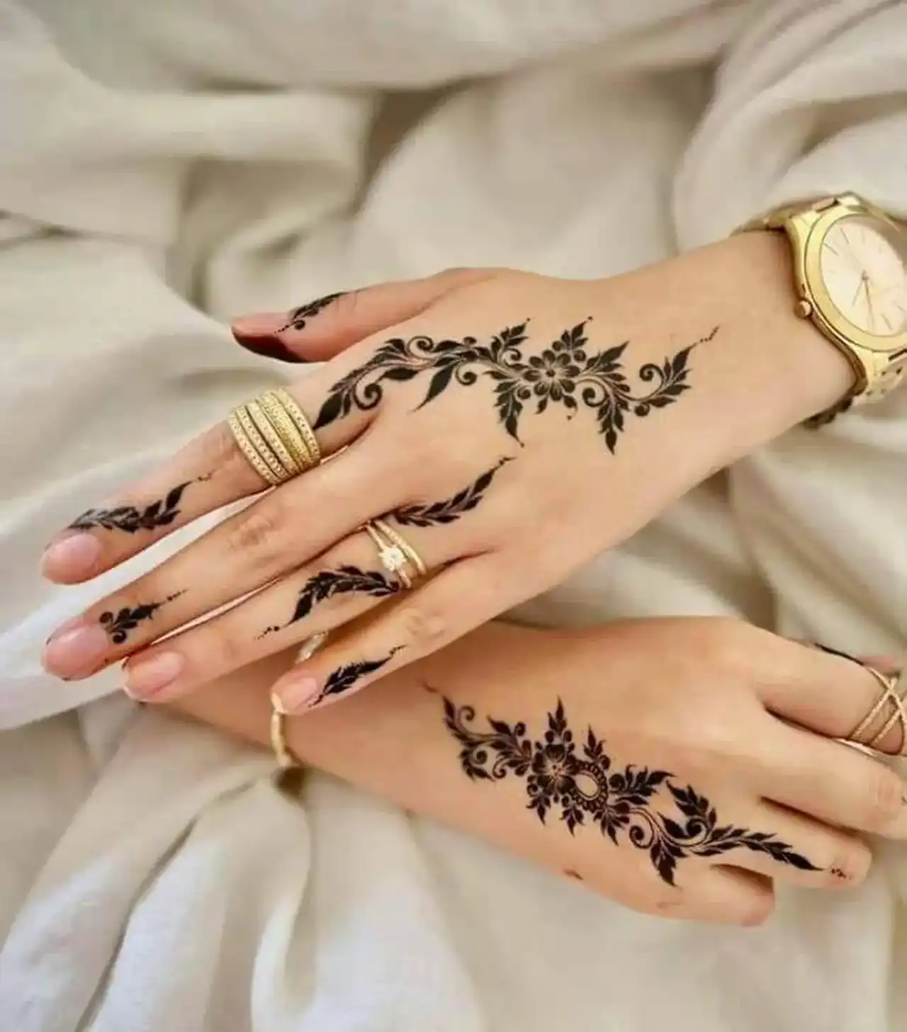 مدل حنا اسپرت + استفاده از نقوش حنا بر روی دست و پا مناسب برای هر مناسبت غیررسمی