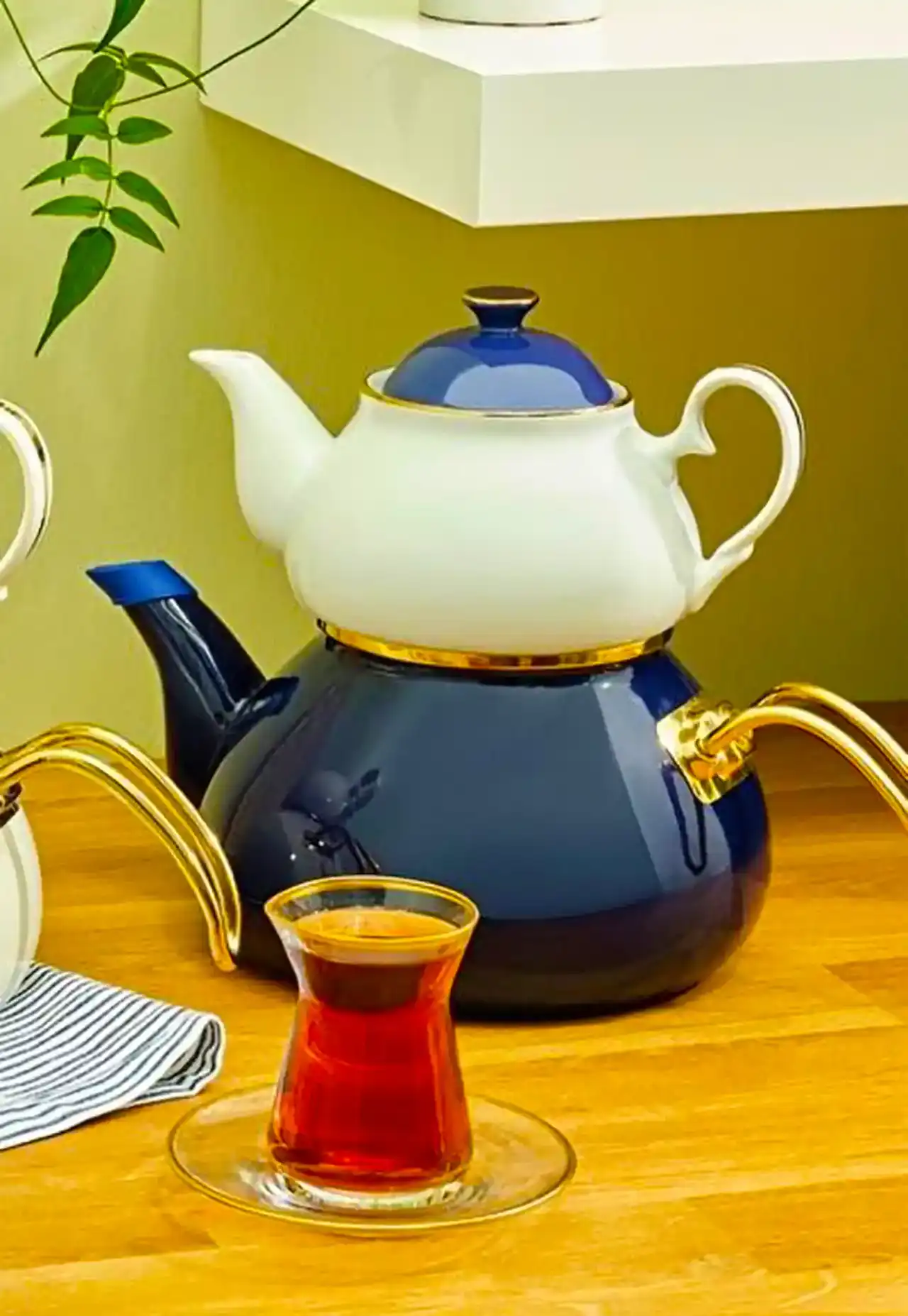 مدل کتری قوری جدید + مدل های خاص و بسیار شیک کتری قوری چدن و لعابی برای زیبا کردن آشپزخانه