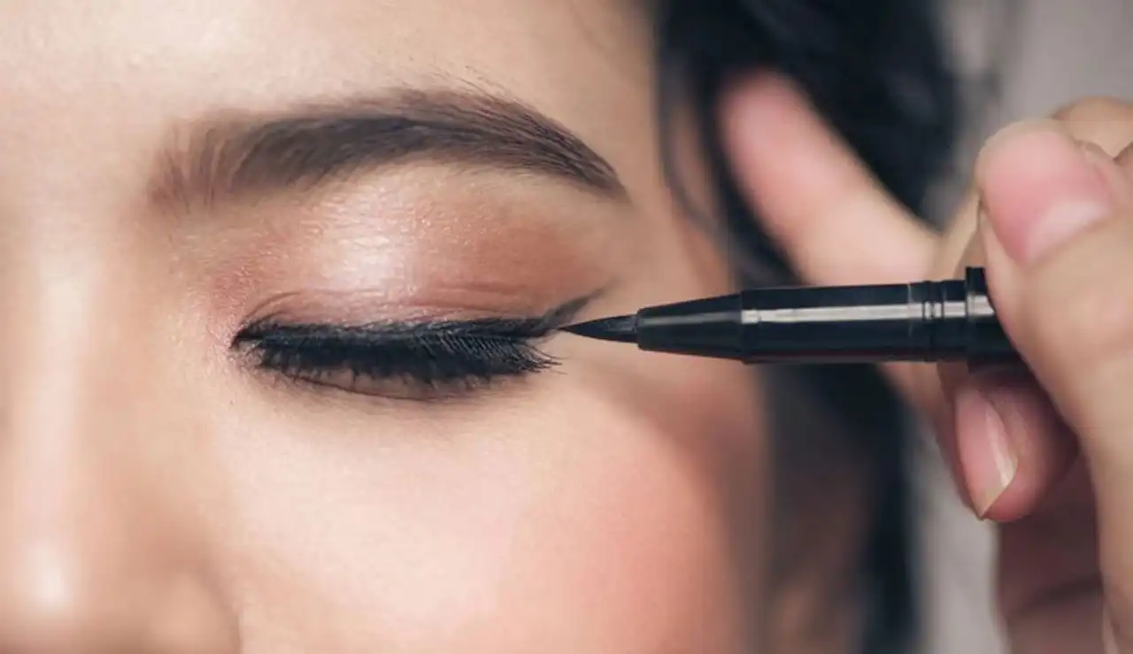 مدل خط چشم آسون + تکنیک های جدید و راحت برای کشیدن خط چشم به صورت حرفه ای