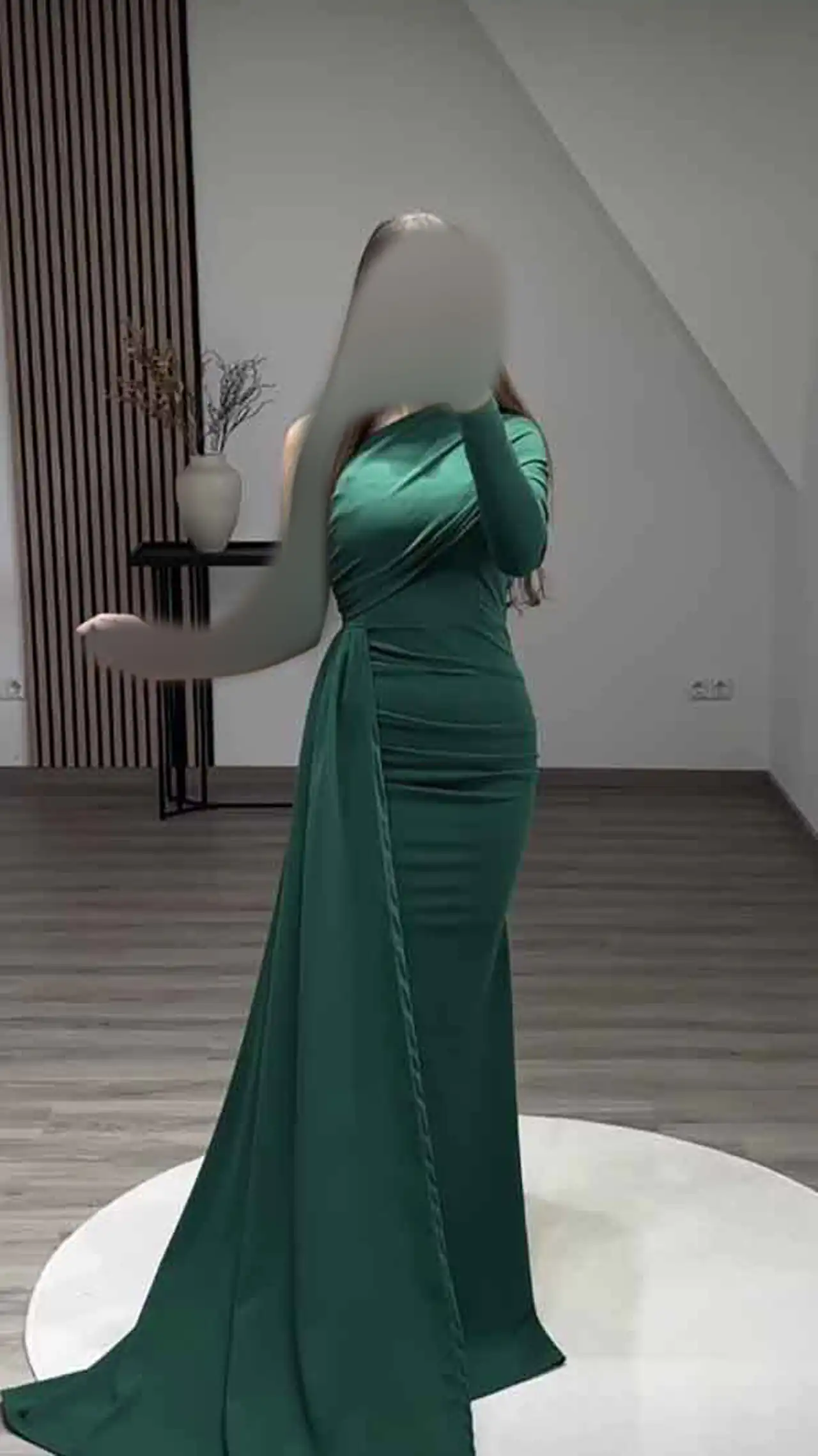مدل لباس مجلسی بلند جلوه‌ای از زیبایی و اعتماد به نفس در شبهای خاص