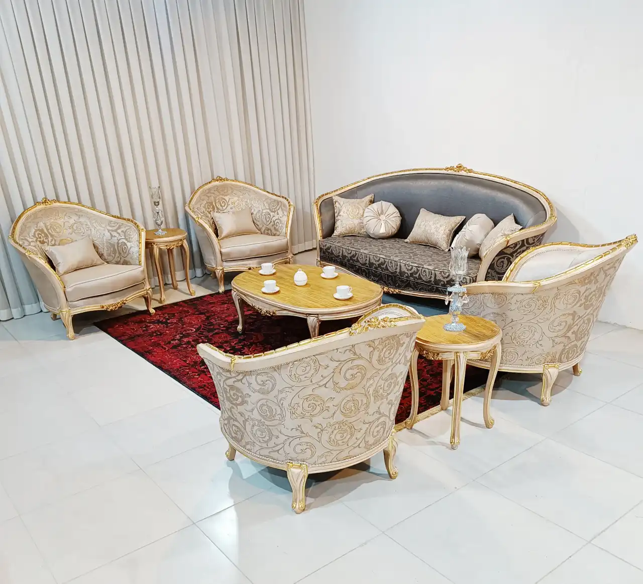 مدل مبل ایتالیایی + طراحی کلاسیک با جزئیات تزئینی در مدل های جدید مبل ایتالیایی