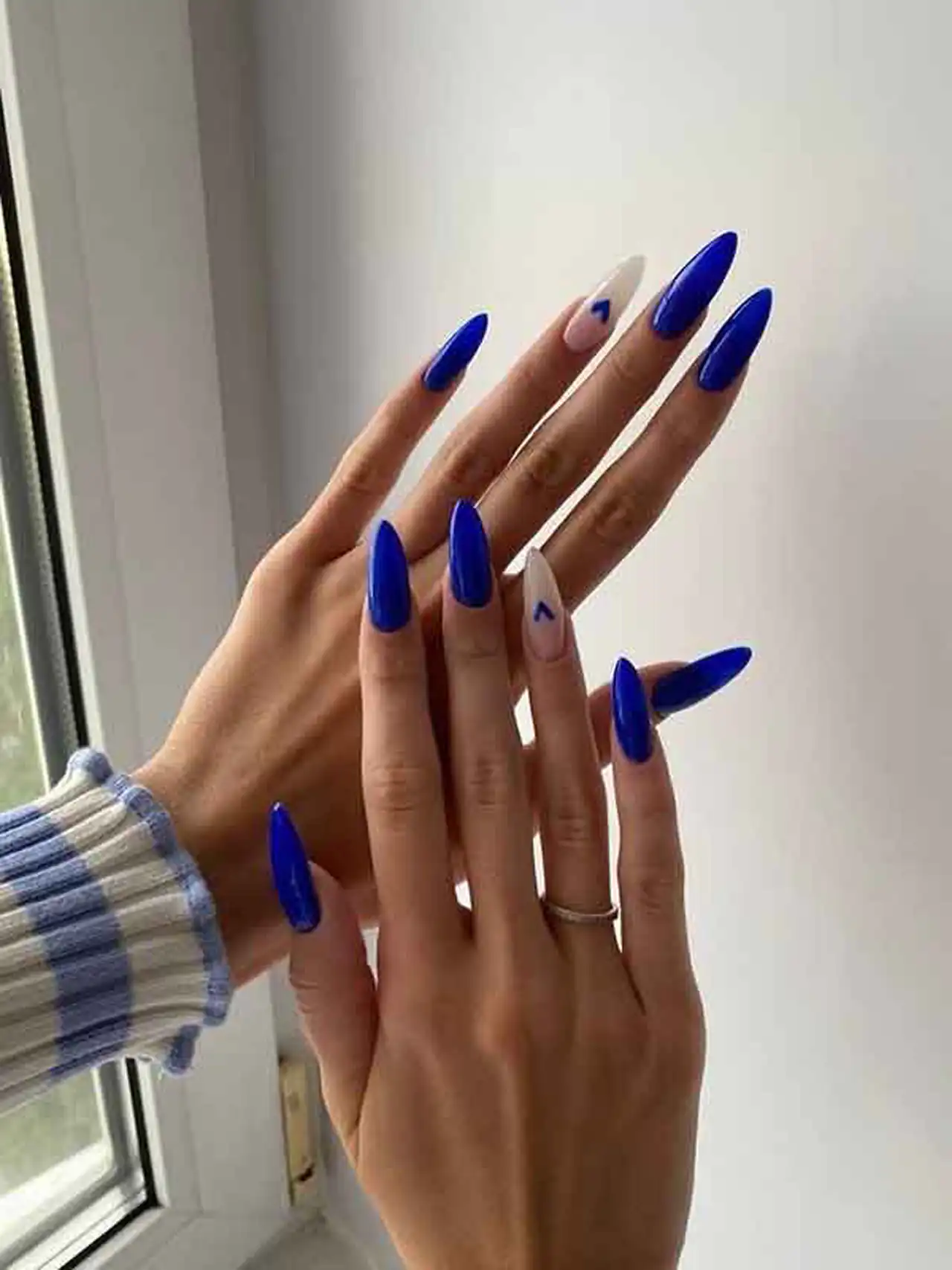 مدل ناخن ابی ساده و طرحدار + مدل های متفاوت و جذاب که امسال ترند شدن