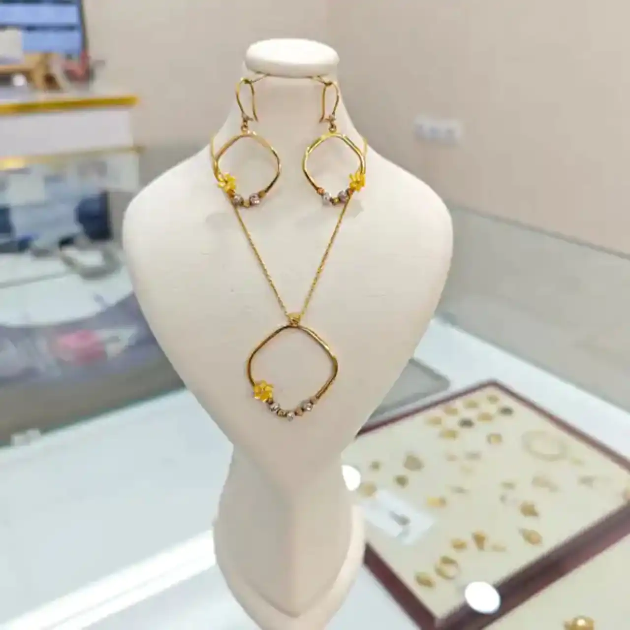 مدل نیم ست البرنادو با طرح ها و رنگ های نقره ای و طلایی که عاشقش میشید
