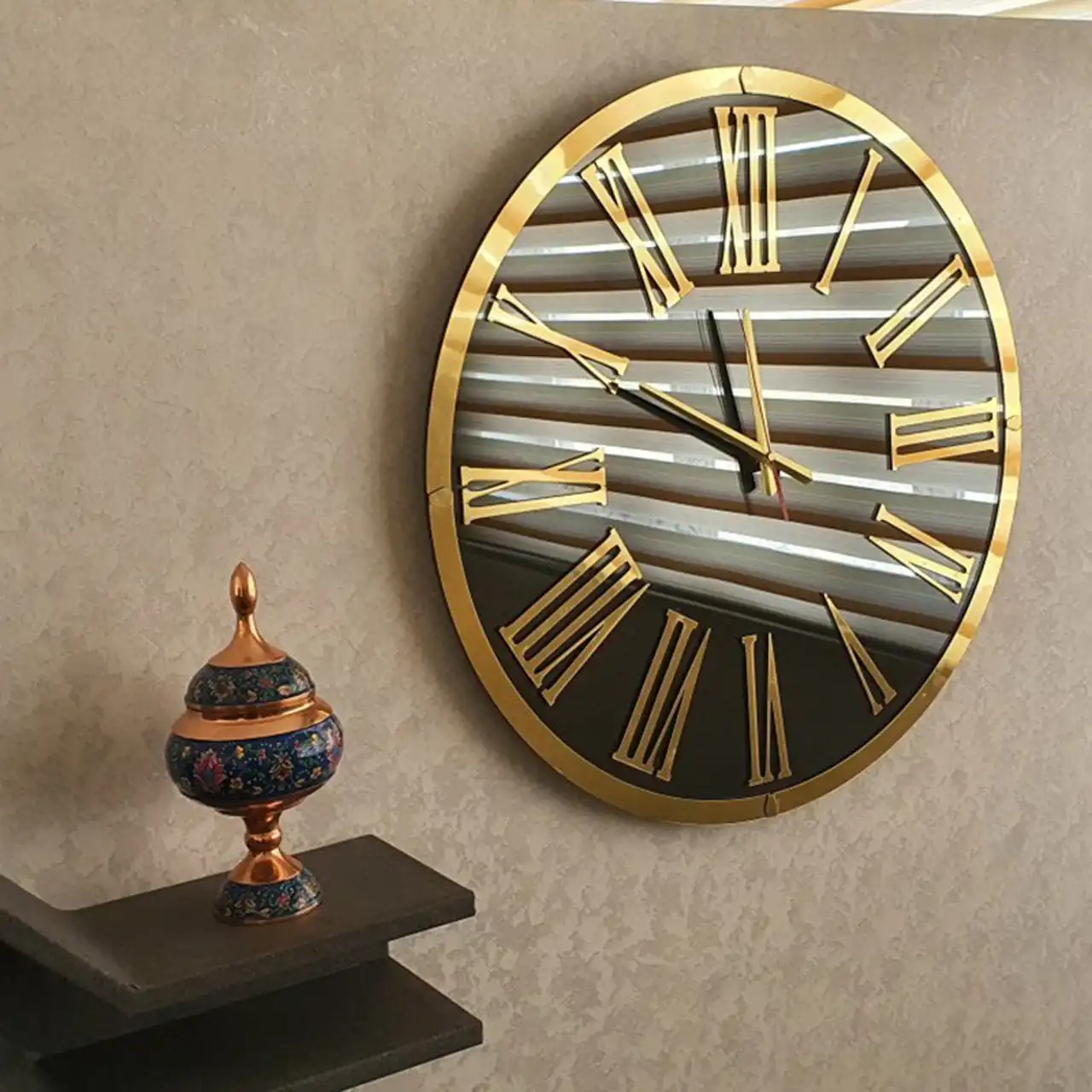 مدل ساعت دیواری جدید اینه ای + زیبایی نمای اتاق با ساعت دیواری اینه ای بسیار شیک و لوکس