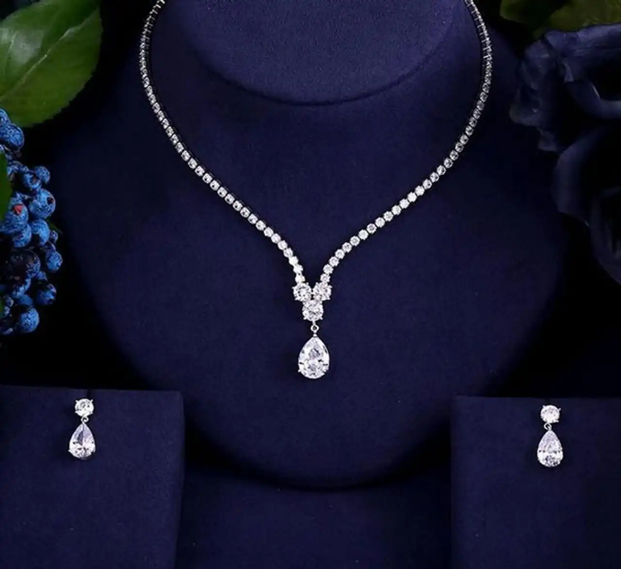 مدل سرویس طلا اشکی + محبوب‌ترین و زیباترین طرح‌ های سرویس طلا مدل اشکی برای افراد خاص پسند