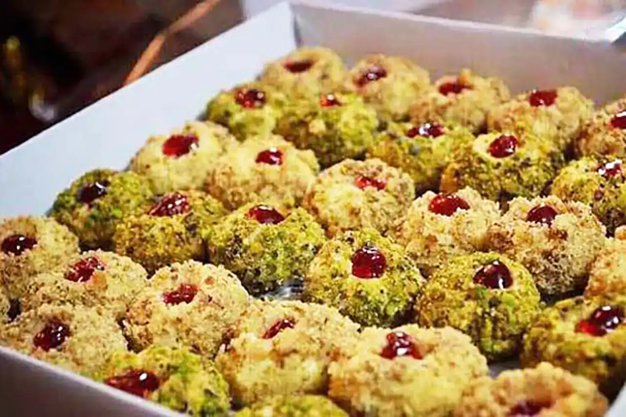 مدل شیرینی پسته ای خوشمزه و سنتی با طعم اصیل ایرانی مناسب پذیرایی مهمانی