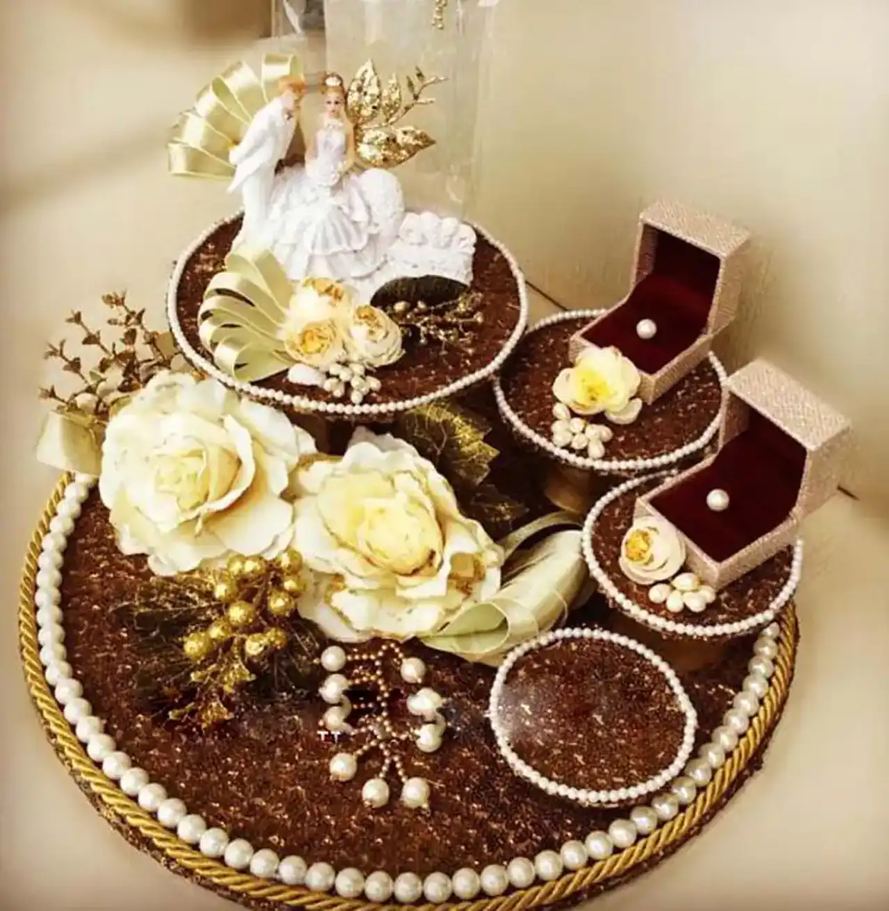 مدل سینی اسفند + دیزاین و گل آرایی سینی اسفند دودکن برای عروس