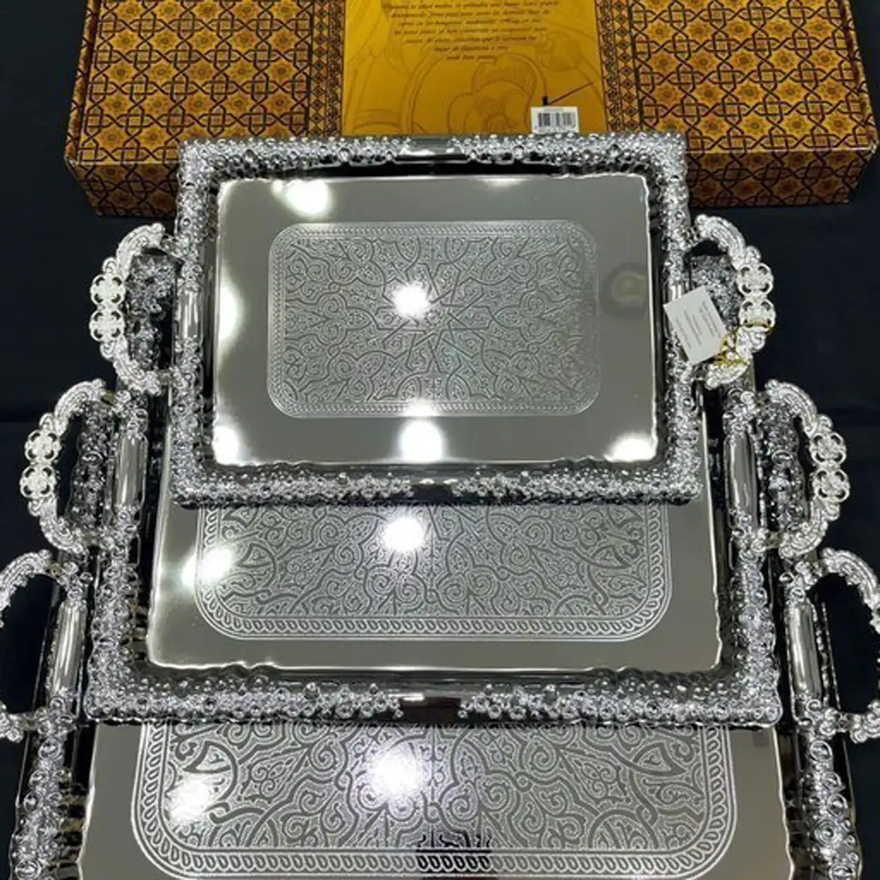 مدل سینی استیل مجلسی با طرح های ساده و گلدار زیبا برای با سلیقه ها