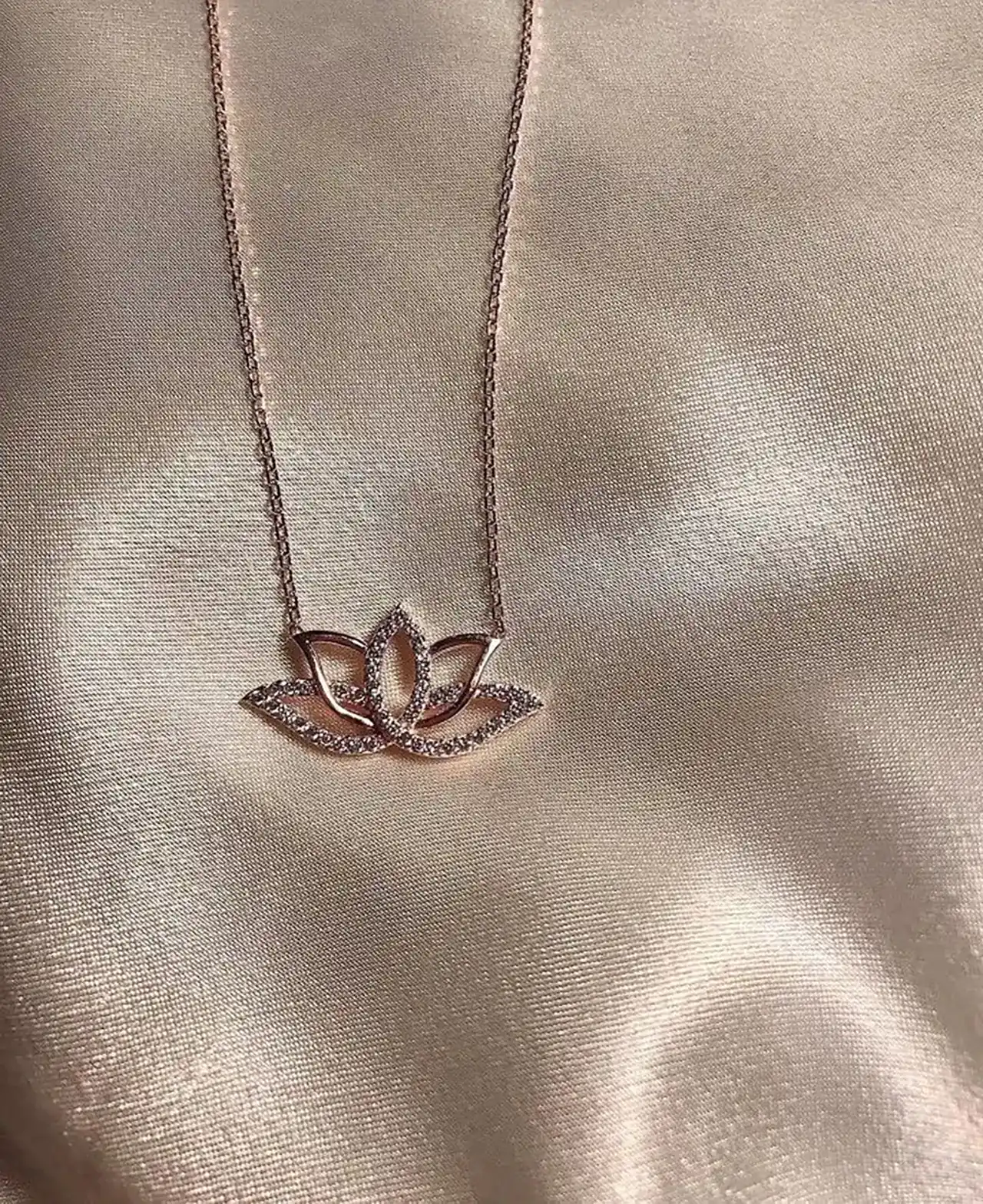 مدل تو گردنی خفن خاص متفاوت و چشمگیر برای استایل مدرن و جسورانه