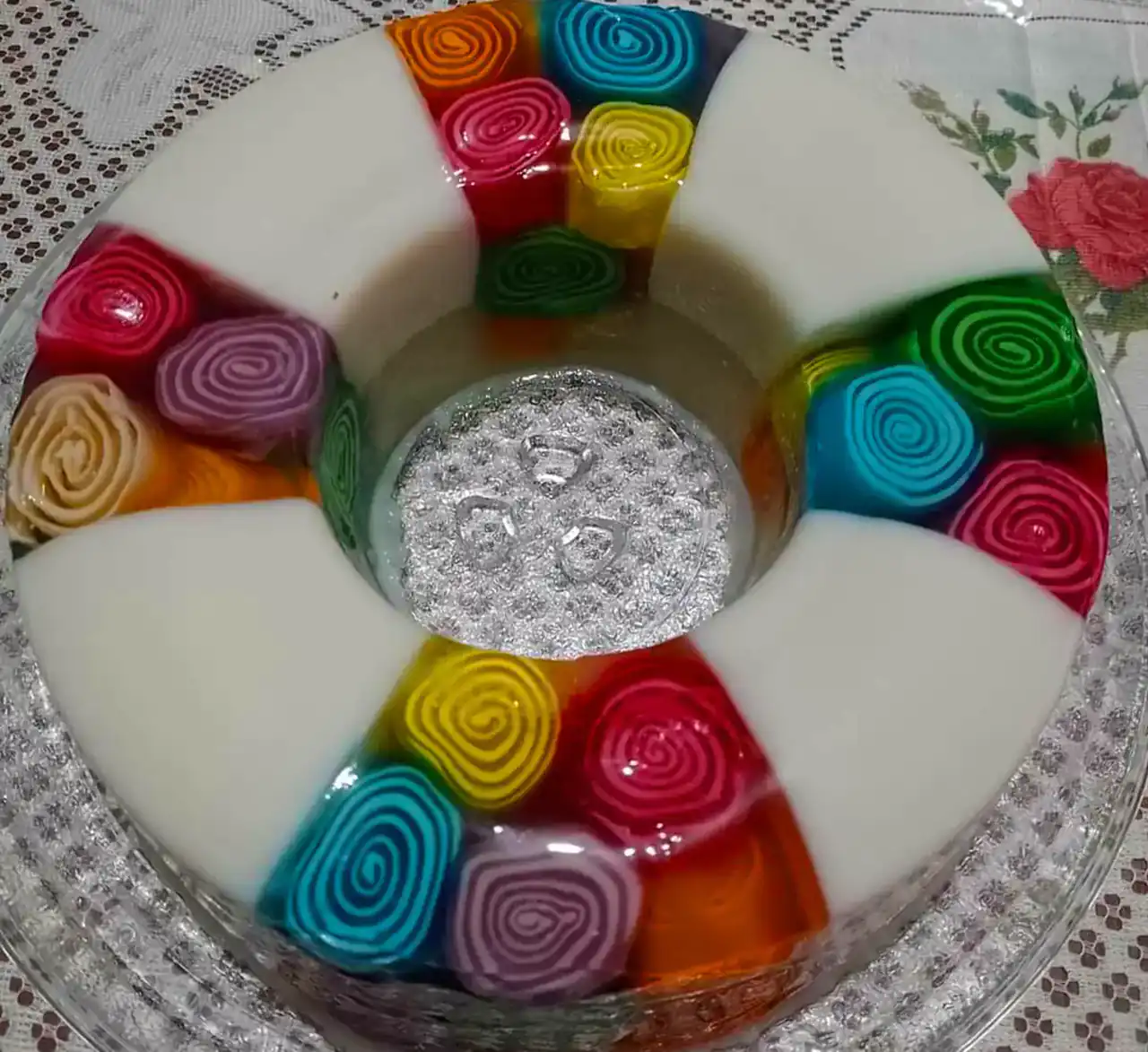 مدل ژله مجلسی با تزیینات زیبا و خلاقانه با میوه های فصل برای کدبانو ها
