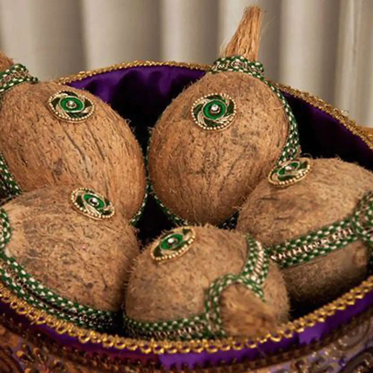 تزیین نارگیل شب یلدا + زیباترین و بهترین دیزاین و تزیین نارگیل برای شب یلدا امسال