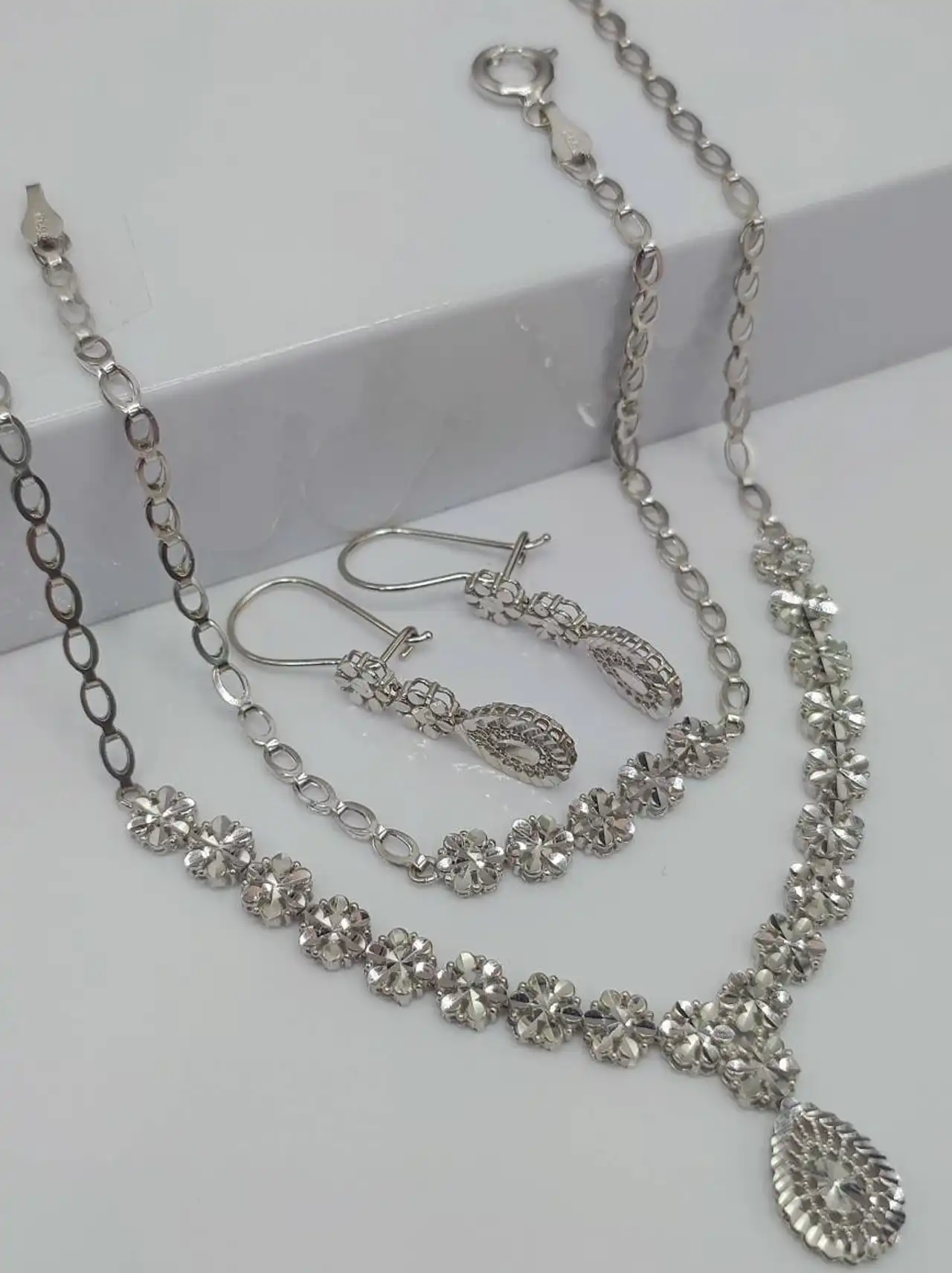 سرویس طلا شیک و جدید + مدل های باکلاس و خاص سرویس طلا سفید و زرد مخصوص عروس خانم ها