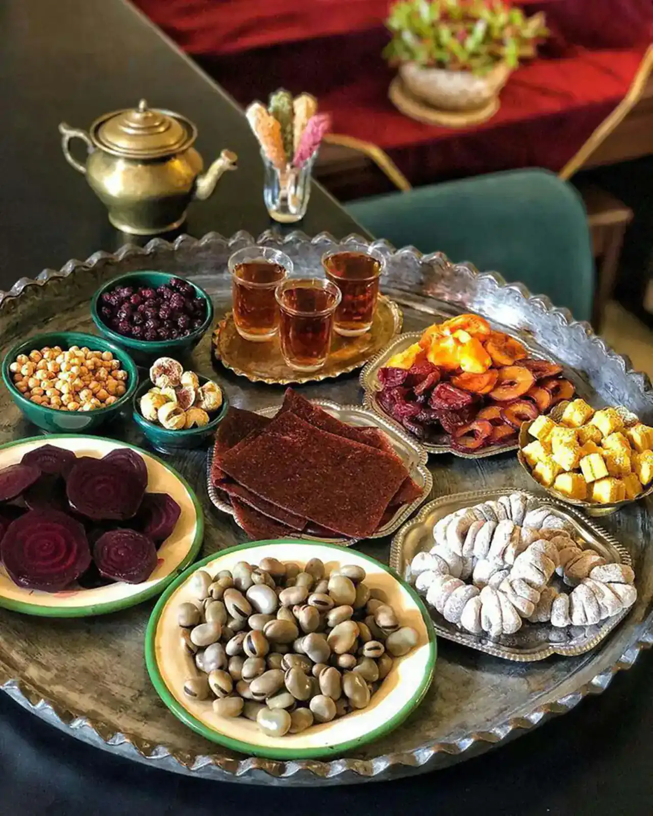 مدل تزیین سینی شب یلدا + بهترین و زیباترین مدل های دیزاین و تزیین سینی شب یلدا