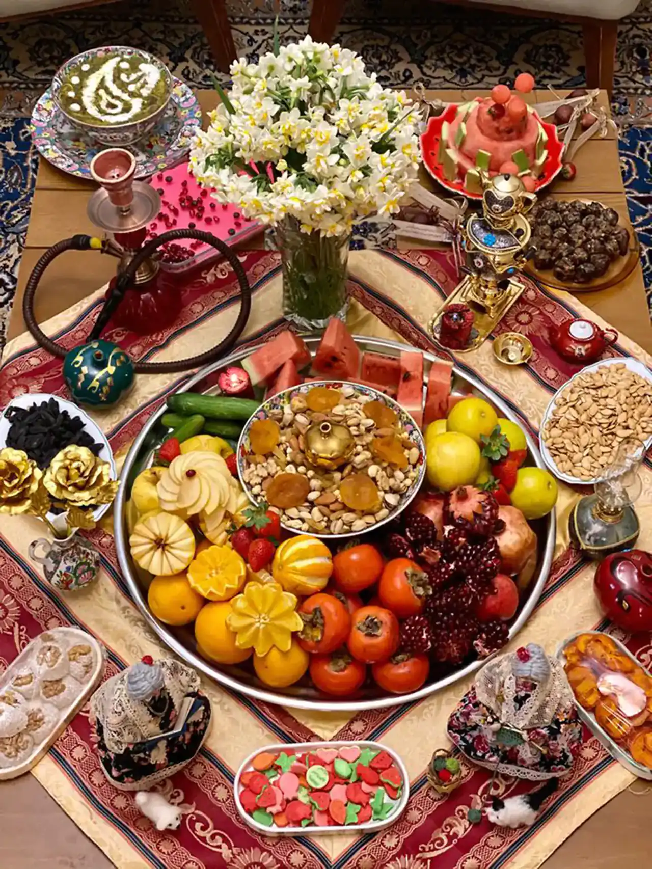 مدل تزیین سینی شب یلدا + بهترین و زیباترین مدل های دیزاین و تزیین سینی شب یلدا