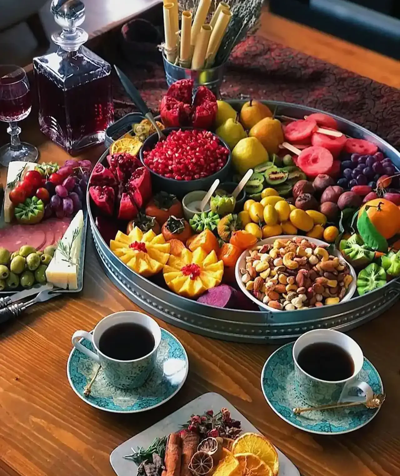 مدل تزیین سینی شب یلدا + بهترین و زیباترین مدل های دیزاین و تزیین سینی شب یلدا