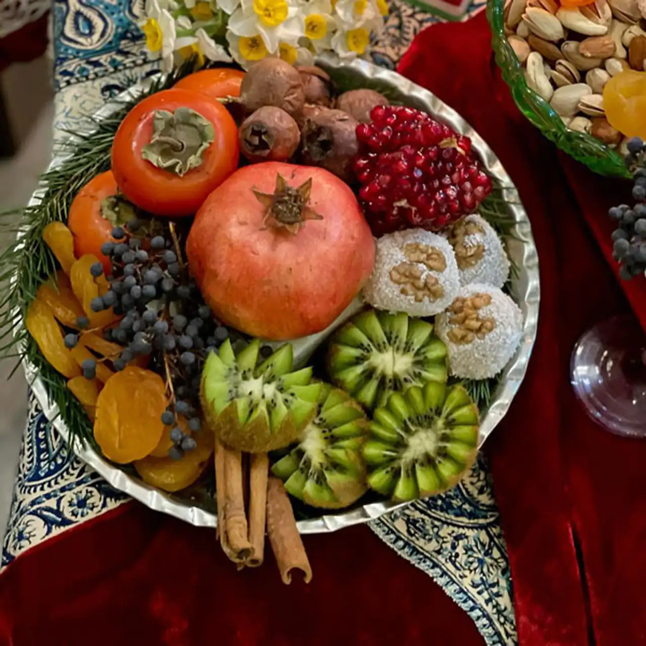 مدل تزیین سینی شب یلدا + بهترین و زیباترین مدل های دیزاین و تزیین سینی شب یلدا