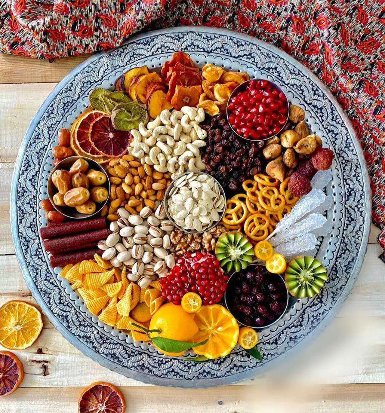 مدل تزیین سینی شب یلدا + بهترین و زیباترین مدل های دیزاین و تزیین سینی شب یلدا