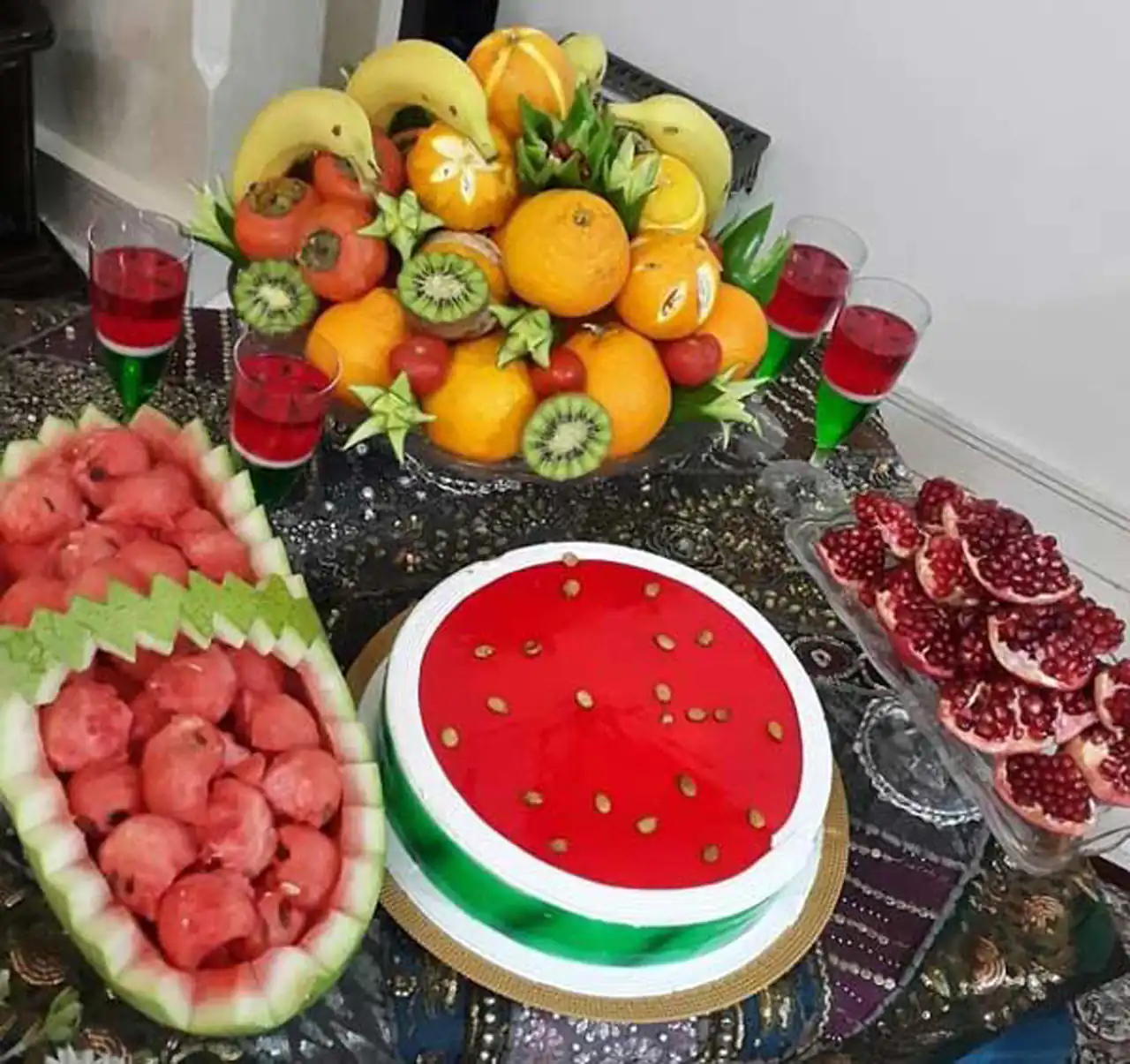 تزیین سفره شب یلدا لاکچری + زیباترین مدل های تزیین سفره شب یلدا لاکچری
