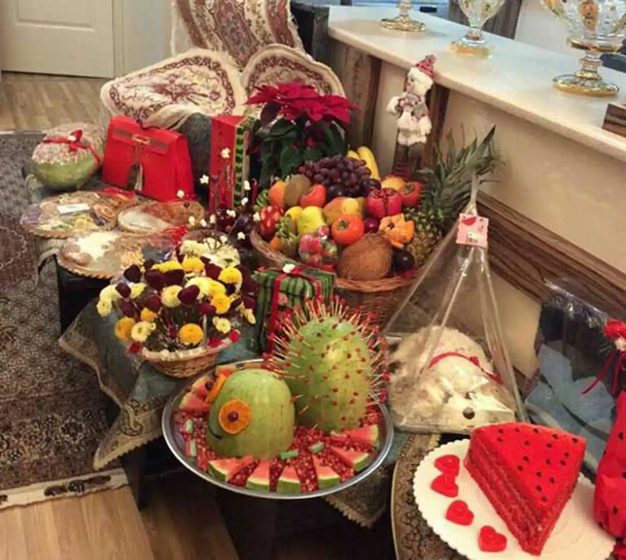 تزیین سفره شب یلدا لاکچری + زیباترین مدل های تزیین سفره شب یلدا لاکچری
