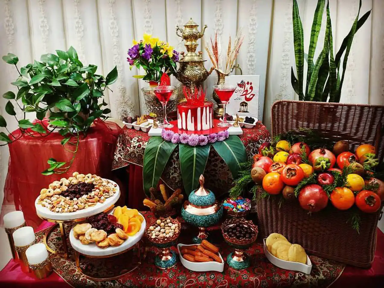 تزیین سفره شب یلدا لاکچری + زیباترین مدل های تزیین سفره شب یلدا لاکچری