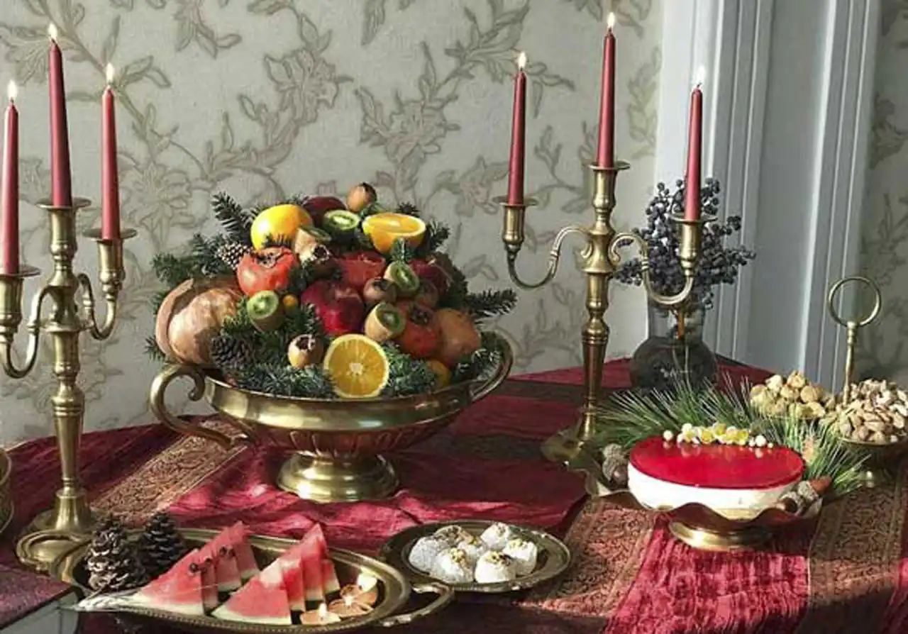 تزیین سفره شب یلدا لاکچری + زیباترین مدل های تزیین سفره شب یلدا لاکچری