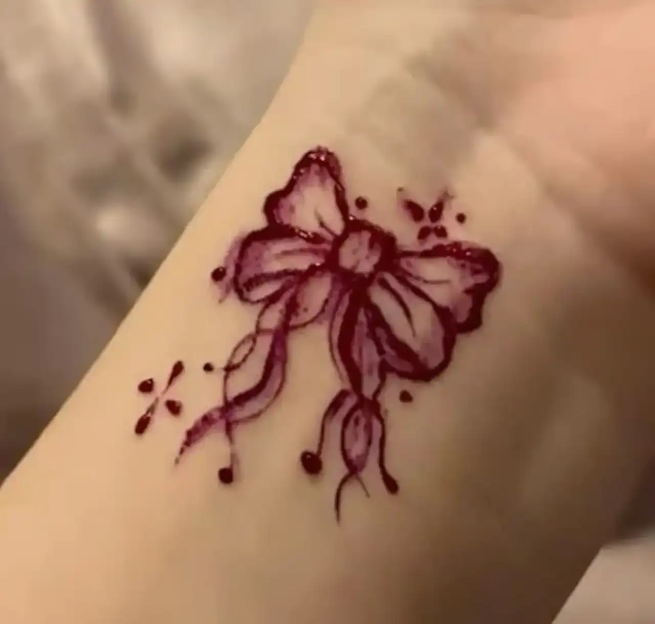 تاتو دخترانه خفن + ایده های جذاب و خاص برای تاتو دخترانه روی دست و پا با طرح های متنوع