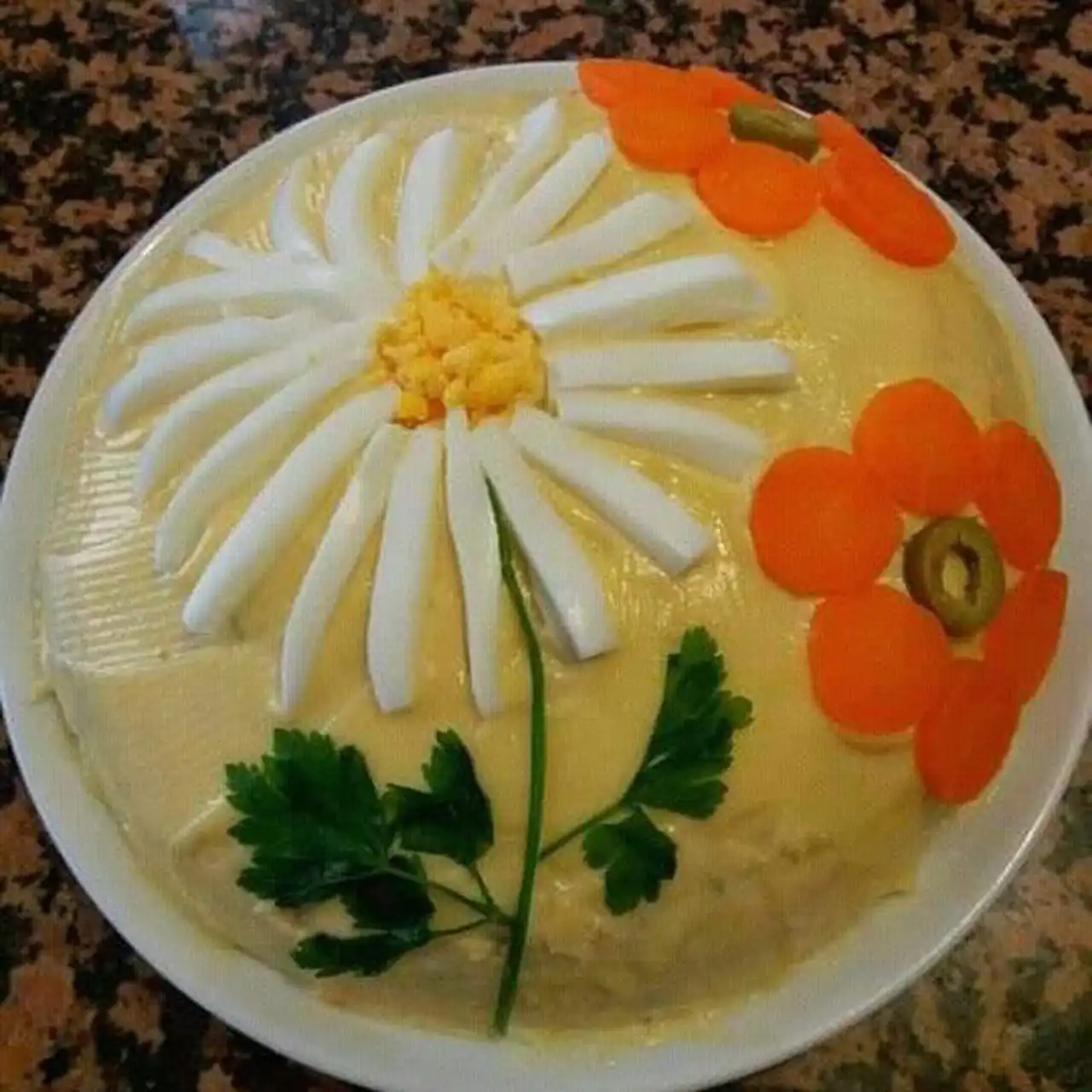 تزیین الویه ساده با گوجه و خیارشور با مدل های متفاوت و جذاب برای کدبانوها