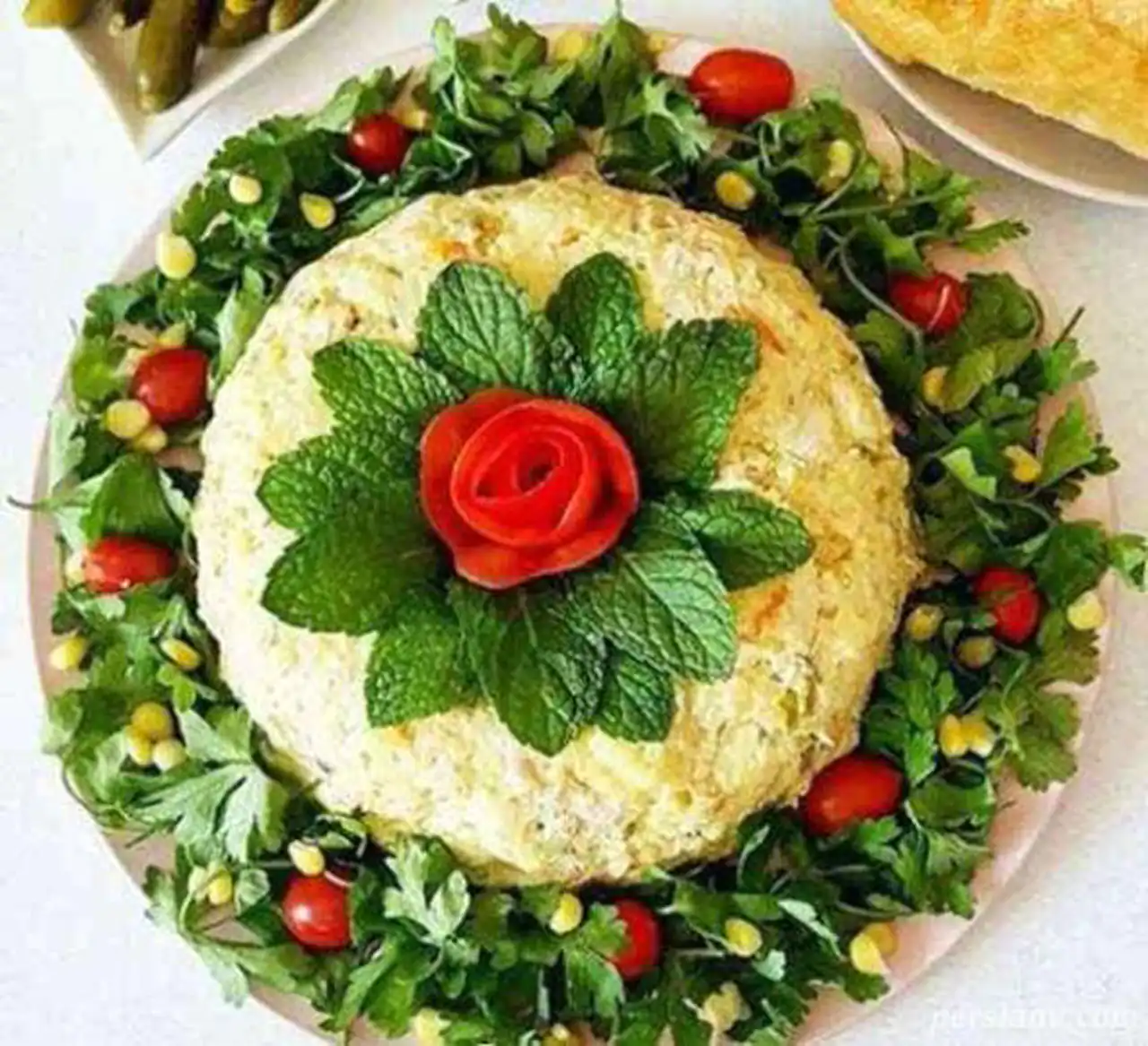 تزیین الویه ساده با گوجه و خیارشور با مدل های متفاوت و جذاب برای کدبانوها