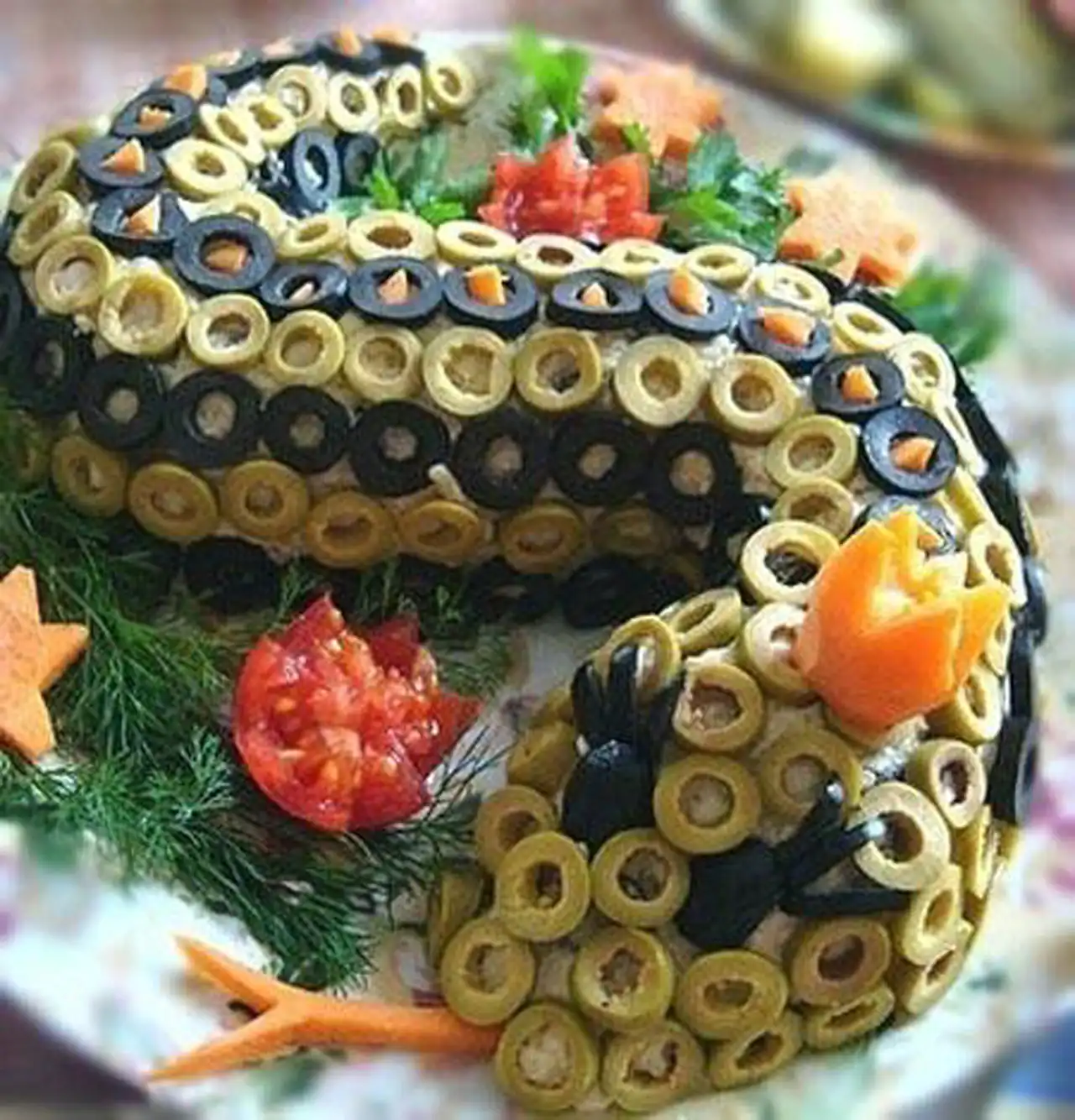 تزیین الویه ساده با گوجه و خیارشور با مدل های متفاوت و جذاب برای کدبانوها