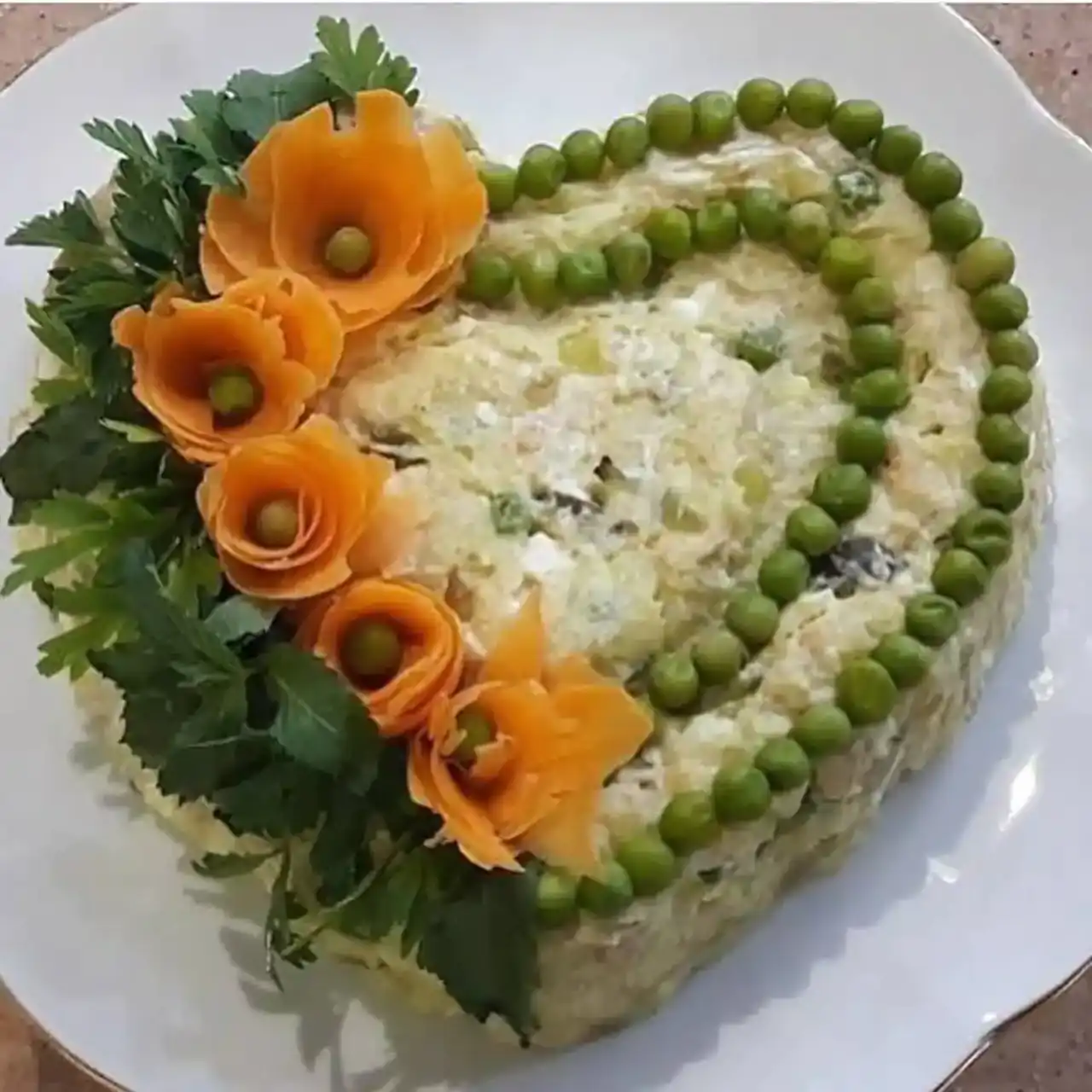 تزیین الویه ساده با گوجه و خیارشور با مدل های متفاوت و جذاب برای کدبانوها