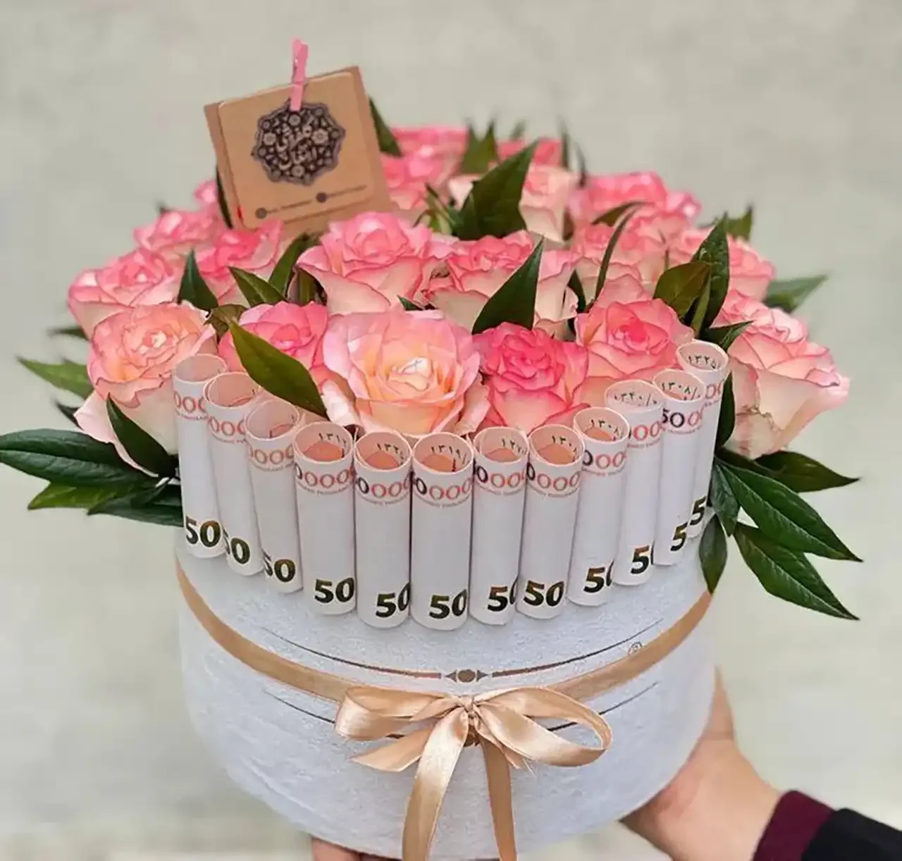 تزیین پول با روبان + ایده های ساده و بسیار شیک برای تزیین کردن پول با روبان و گل طبیعی مناسب کادو دادن