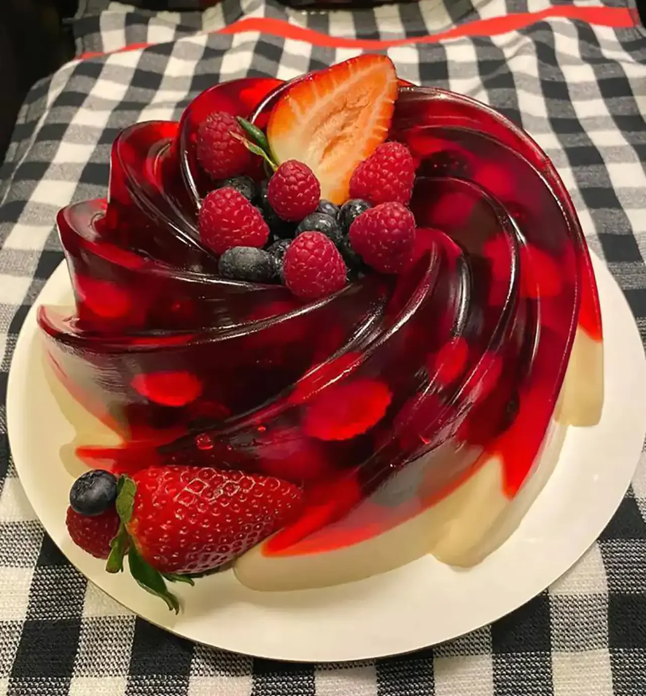 ژله ساده و شیک برای مهمانی + شیک ترین مدل های ژله ساده و شیک برای مهمانی