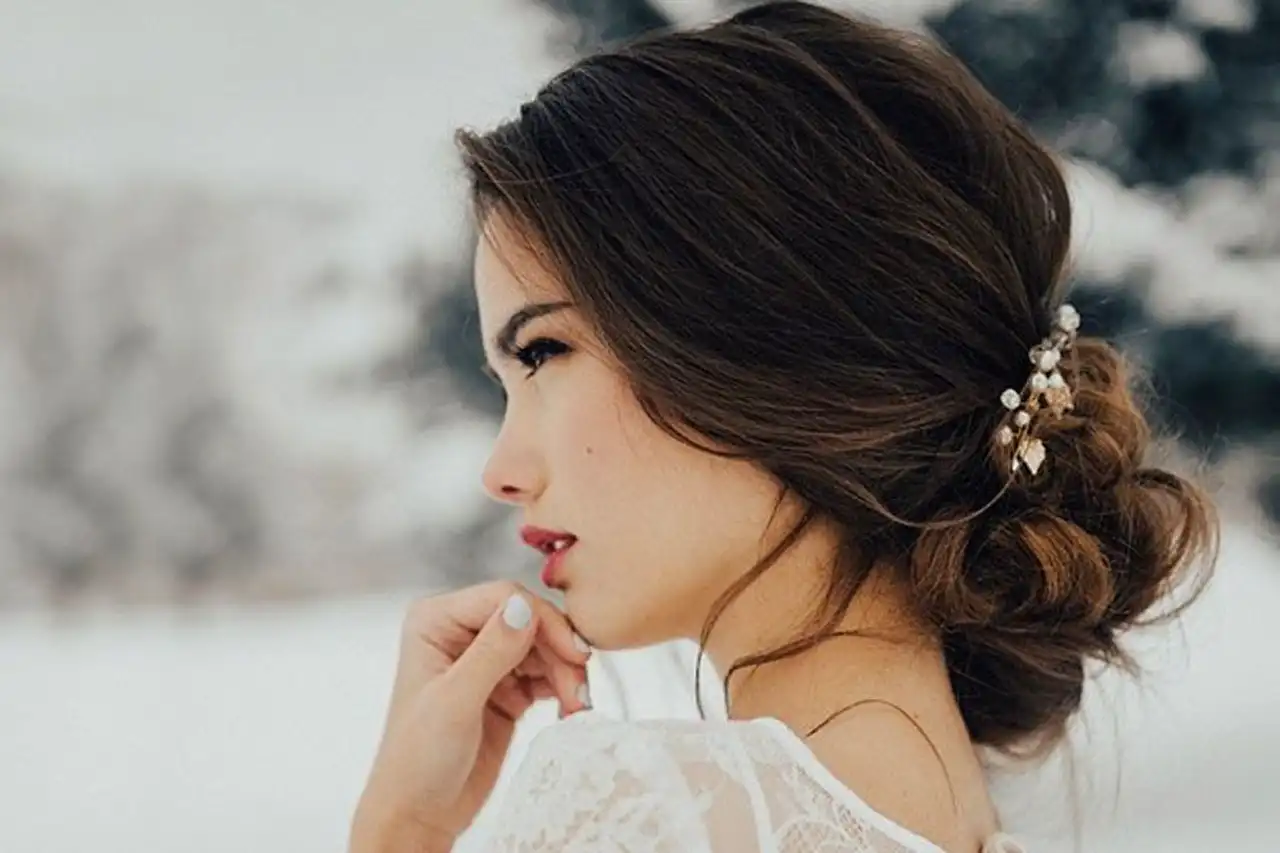 مدل عروس بدون تاج + استایل باکلاس در روز عروسی با آرایش و شینیون به روز