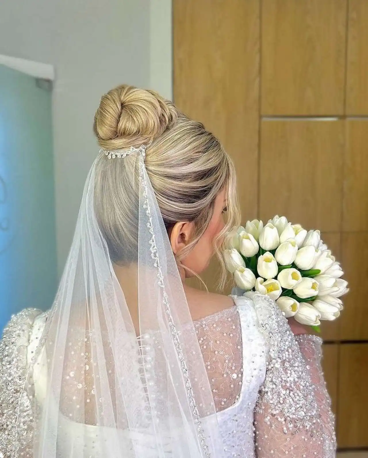 مدل عروس بدون تاج + استایل باکلاس در روز عروسی با آرایش و شینیون به روز
