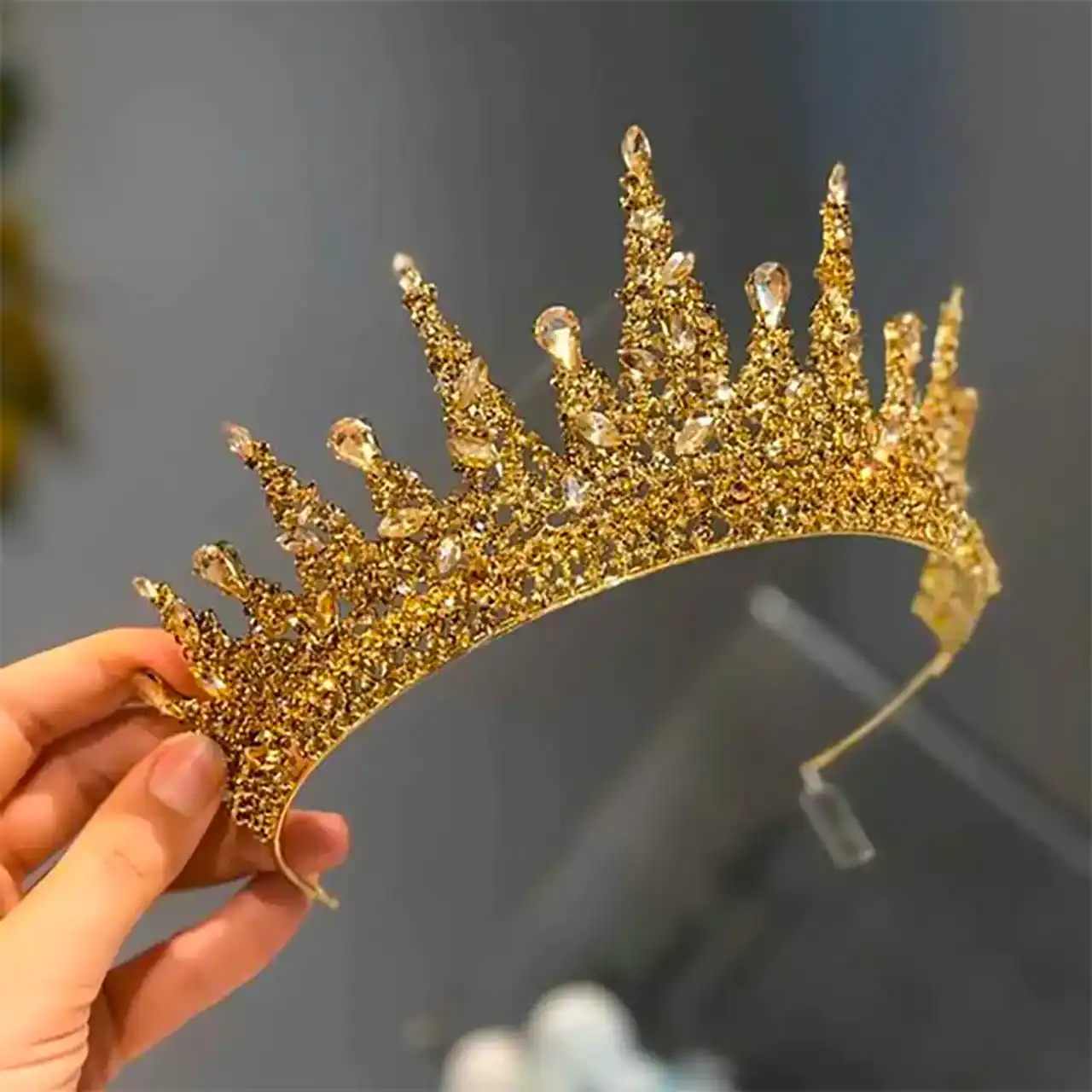 مدل تاج عروس ظریف و شیک با طرح های متفاوت جذاب و ترند برای خاص پسندان