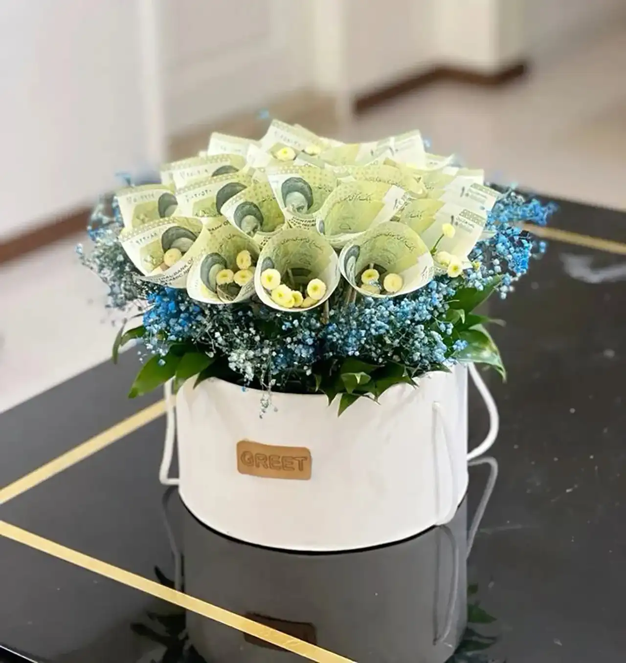 تزیین پول با سیخ چوبی + ایده متفاوت و شیک برای کادو دادن پول به صورت دسته گل با سیخ چوبی و گل طبیعی