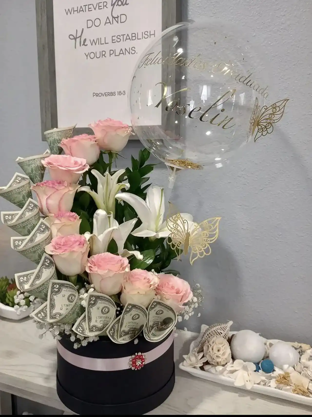 تزیین پول با سیخ چوبی + ایده متفاوت و شیک برای کادو دادن پول به صورت دسته گل با سیخ چوبی و گل طبیعی