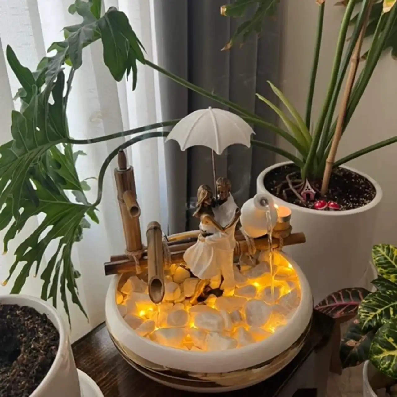 آبنما خانگی کوچک با طراحی زیبا برای ایجاد حس آرامش در منزل با مدل های شیک