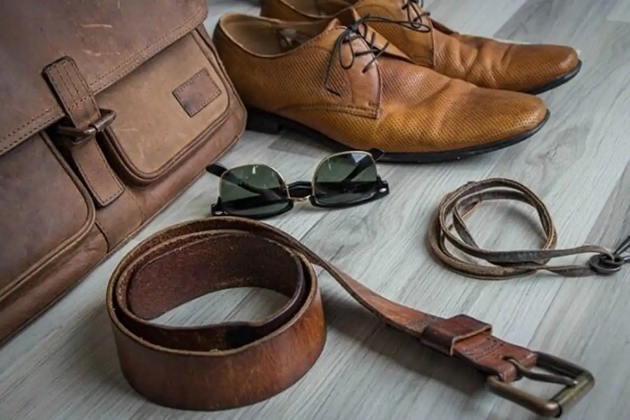 اکسسوری چرم لاکچری و شیک انتخابی بینظیر برای افزودن جلوهای اصیل به استایل شما