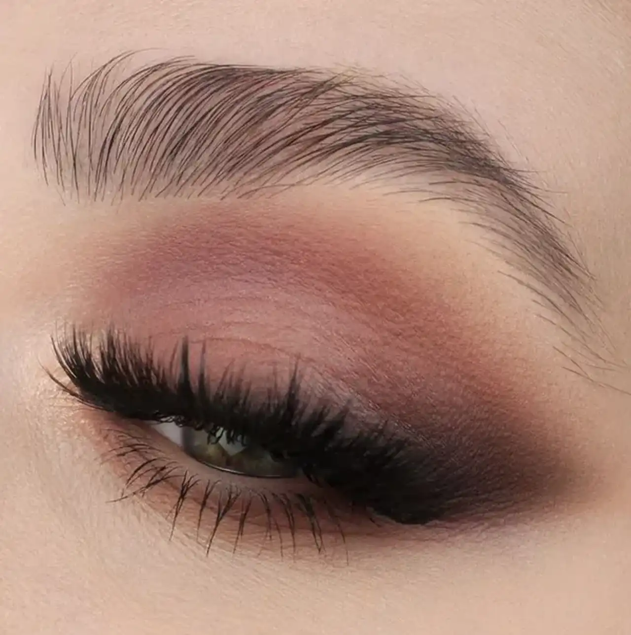چشم گرد و ریز + نکات مهم برای آرایش کردن چشم های ریز با استفاده از سایه و خط چشم