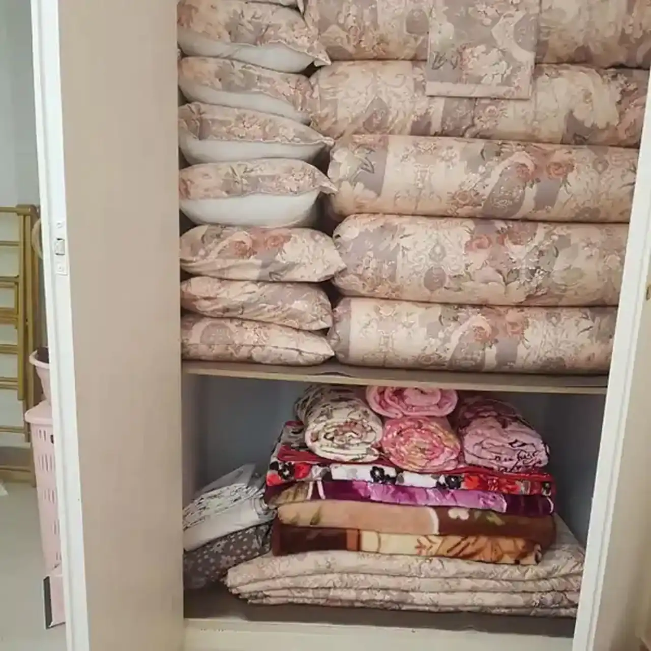 چیدمان کمد دیواری رختخواب+ایده های کاربردی و زیبا برای نظم بیشتر برای باسلیقه ها