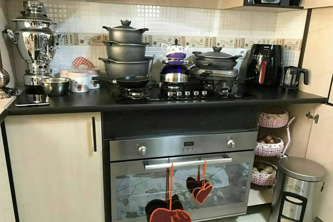 چیدمان لوازم آشپزخانه فضایی کاربردی و هنرمندانه برای قلب خانه شما با ایده های خفن