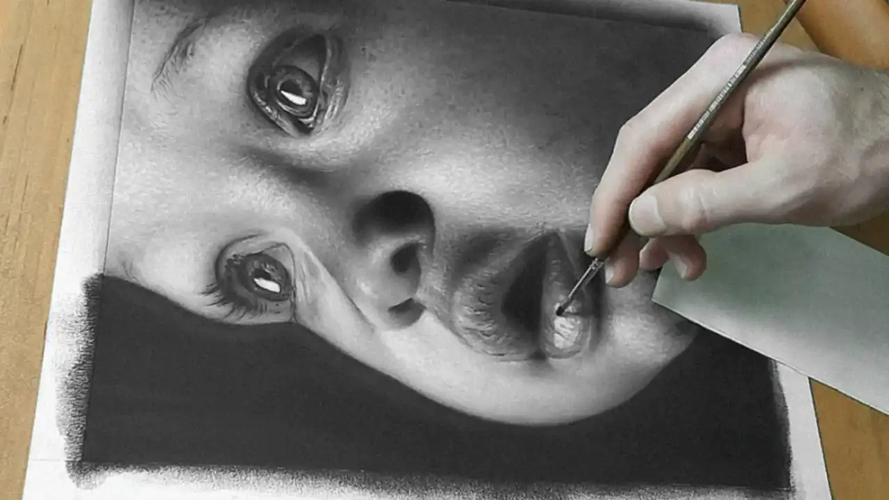 ایده نقاشی چهره سیاه قلم هنری از سایه و نور که احساسات را با یک رنگ روایت میکند