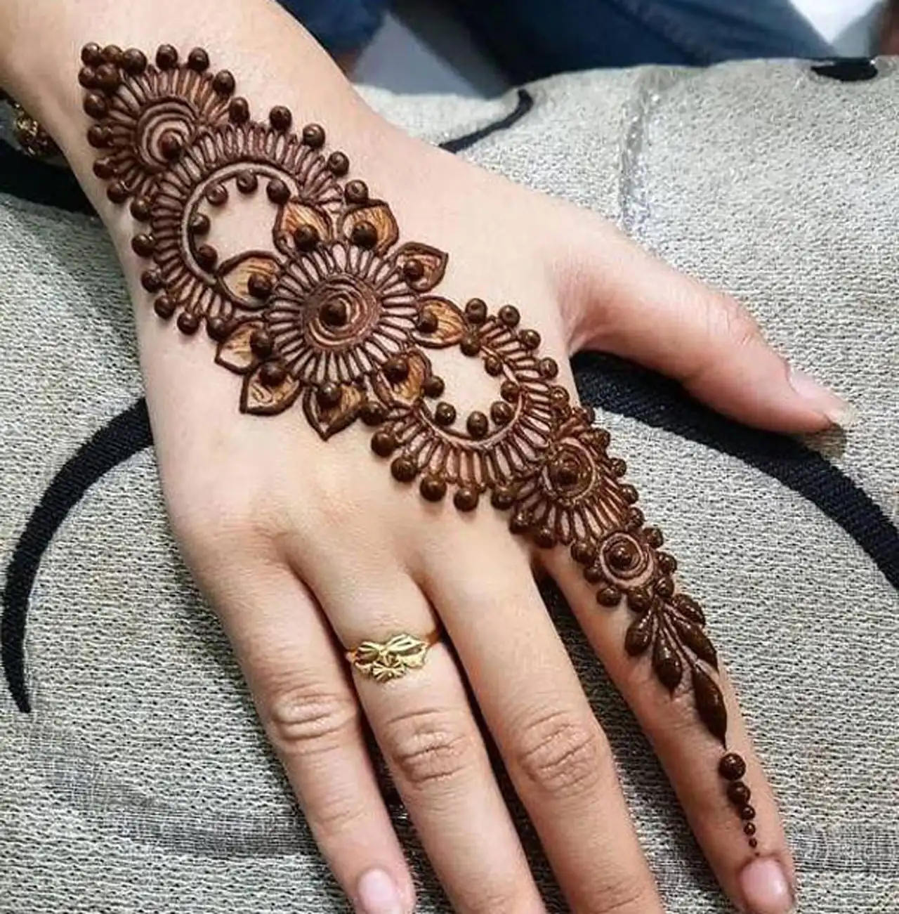 جدیدترین مدل حنا روی دست + 15 تا از نقش های متنوع و خوشگل از سنتی تا مدرن