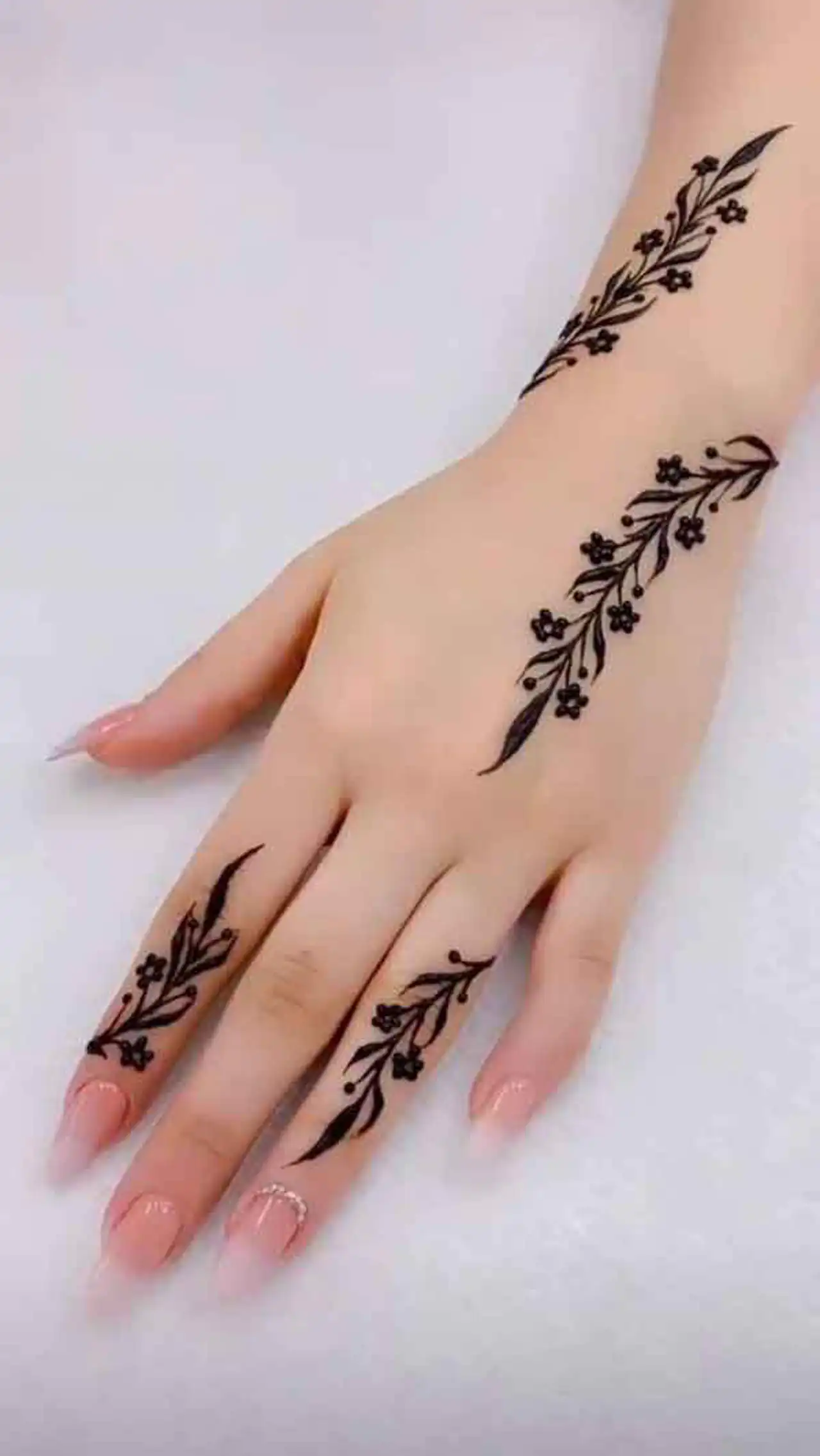 جدیدترین مدل حنا روی دست + 15 تا از نقش های متنوع و خوشگل از سنتی تا مدرن
