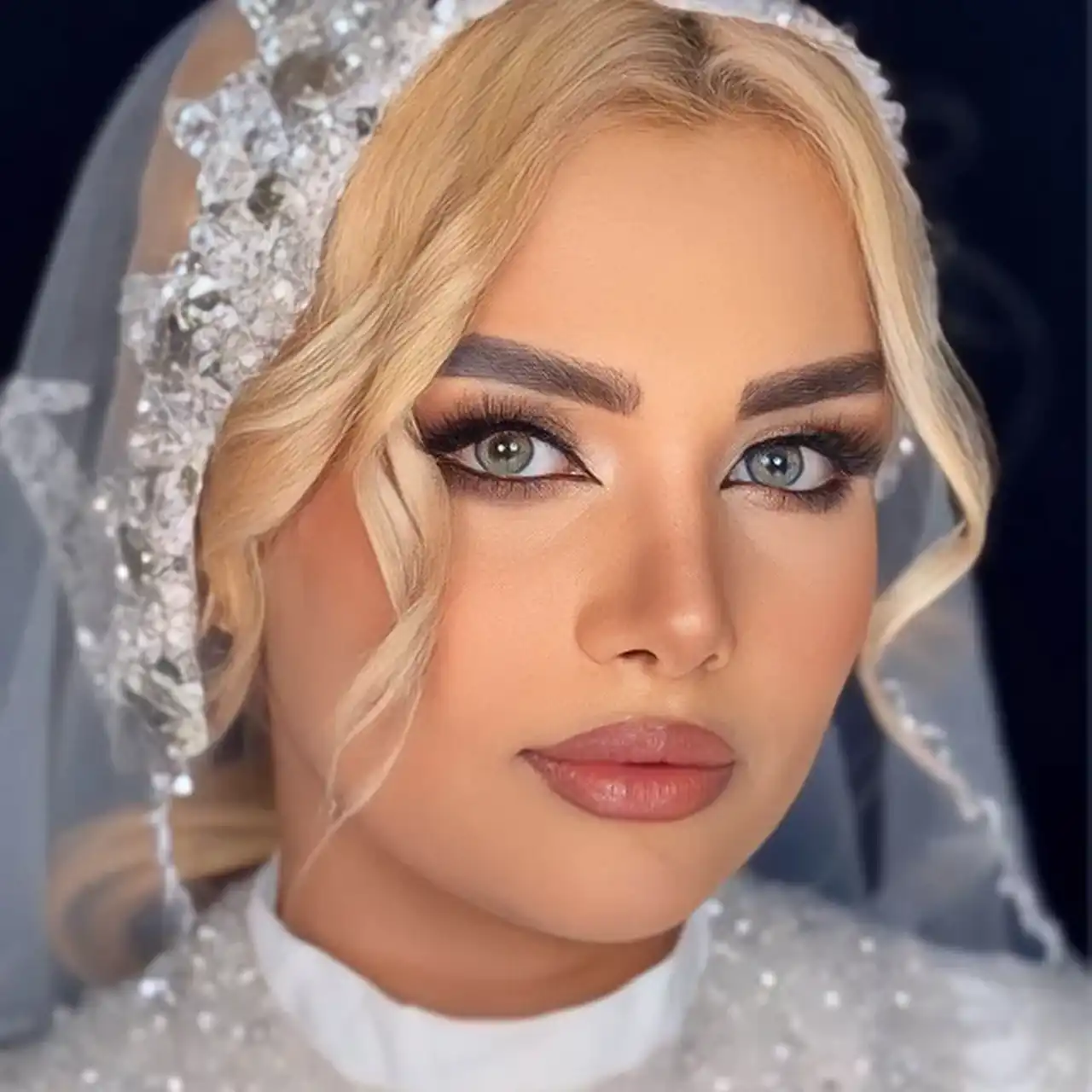 مدل آرایش جدید که با دقت و زیبایی برای درخشش شما در هر جمعی طراحی شده است
